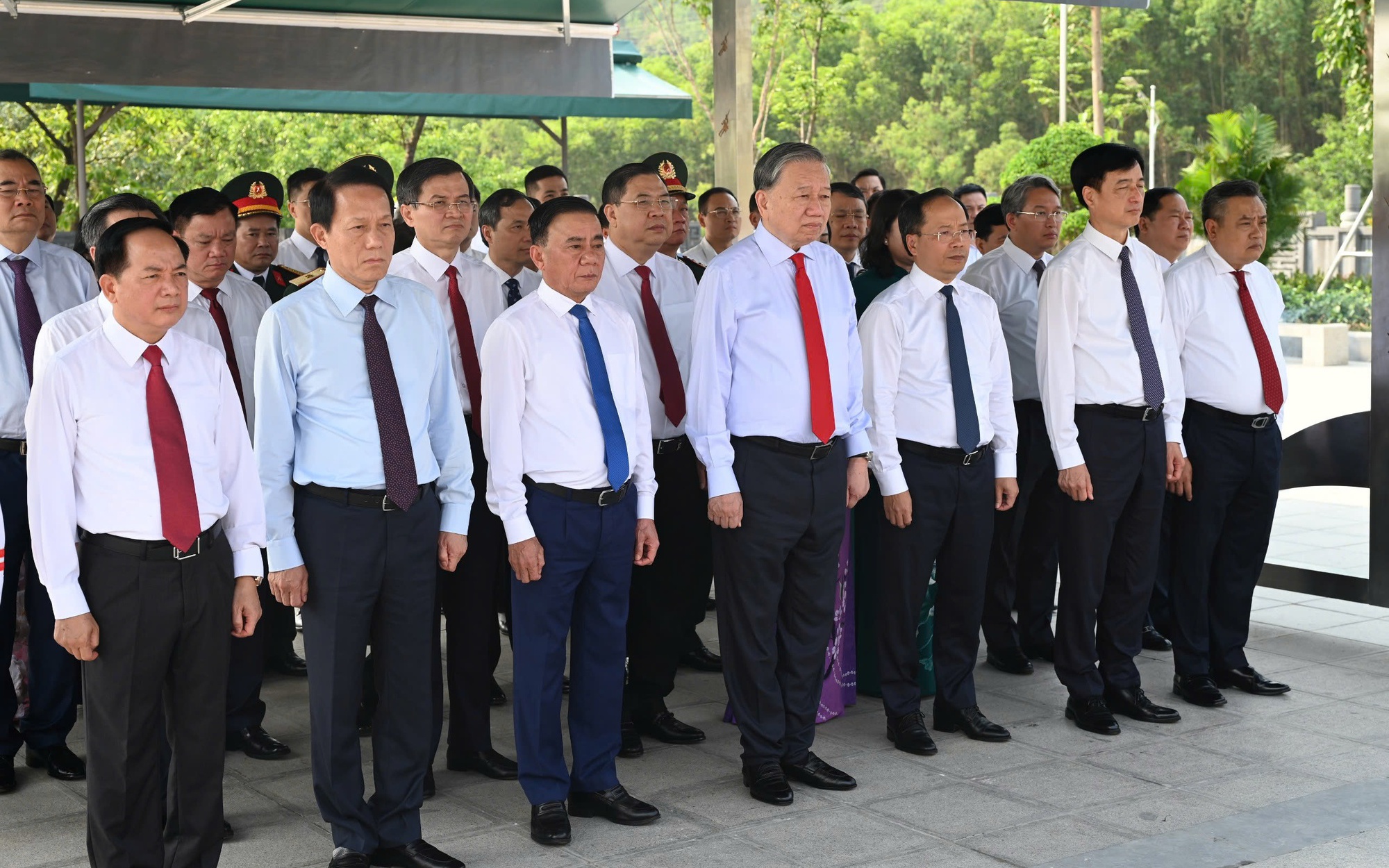 Tổng B&iacute; thư, Chủ tịch nước T&ocirc; L&acirc;m thăm v&agrave; l&agrave;m việc với Qu&acirc;n khu 5 - Ảnh 6.