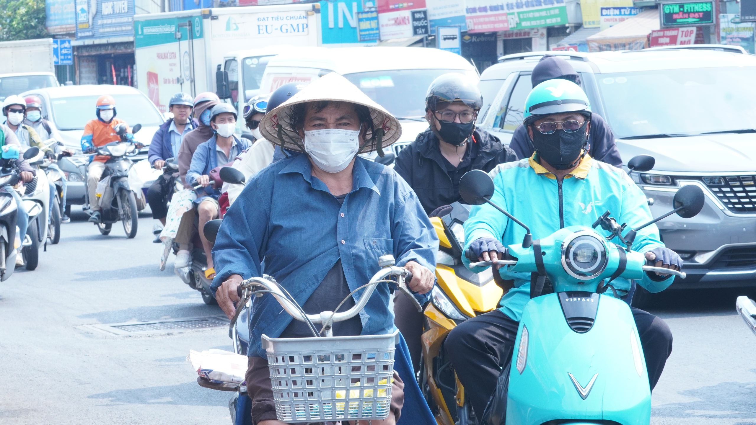 Thời tiết nắng nóng, bệnh da liễu tăng đột biến - Ảnh 2.