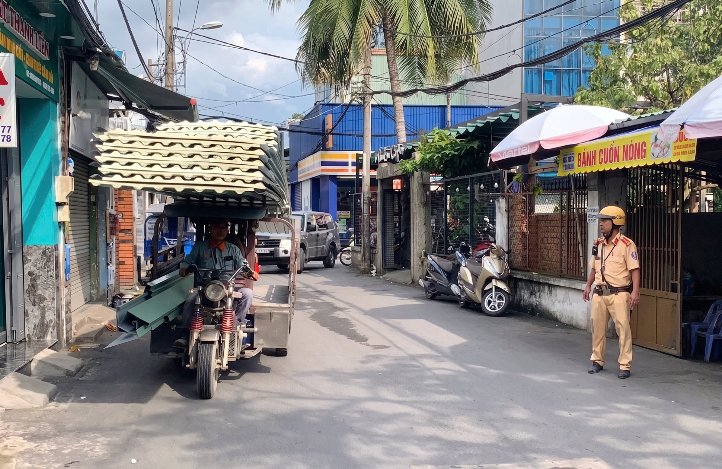 Xe ba gác chở sắt thép dài ngoằng: Vì sao phạt hoài không dứt? - Ảnh 2.