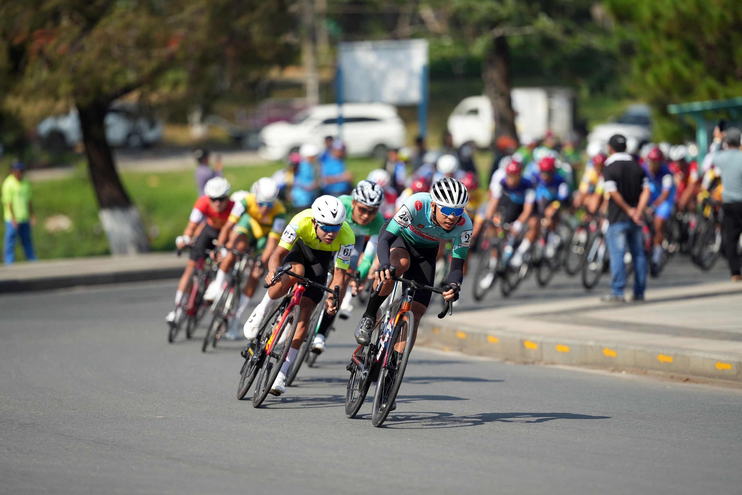 C&uacute;p truyền h&igrave;nh: Tay đua Thanh H&oacute;a thắng v&ograve;ng hồ Xu&acirc;n Hương - Ảnh 1.