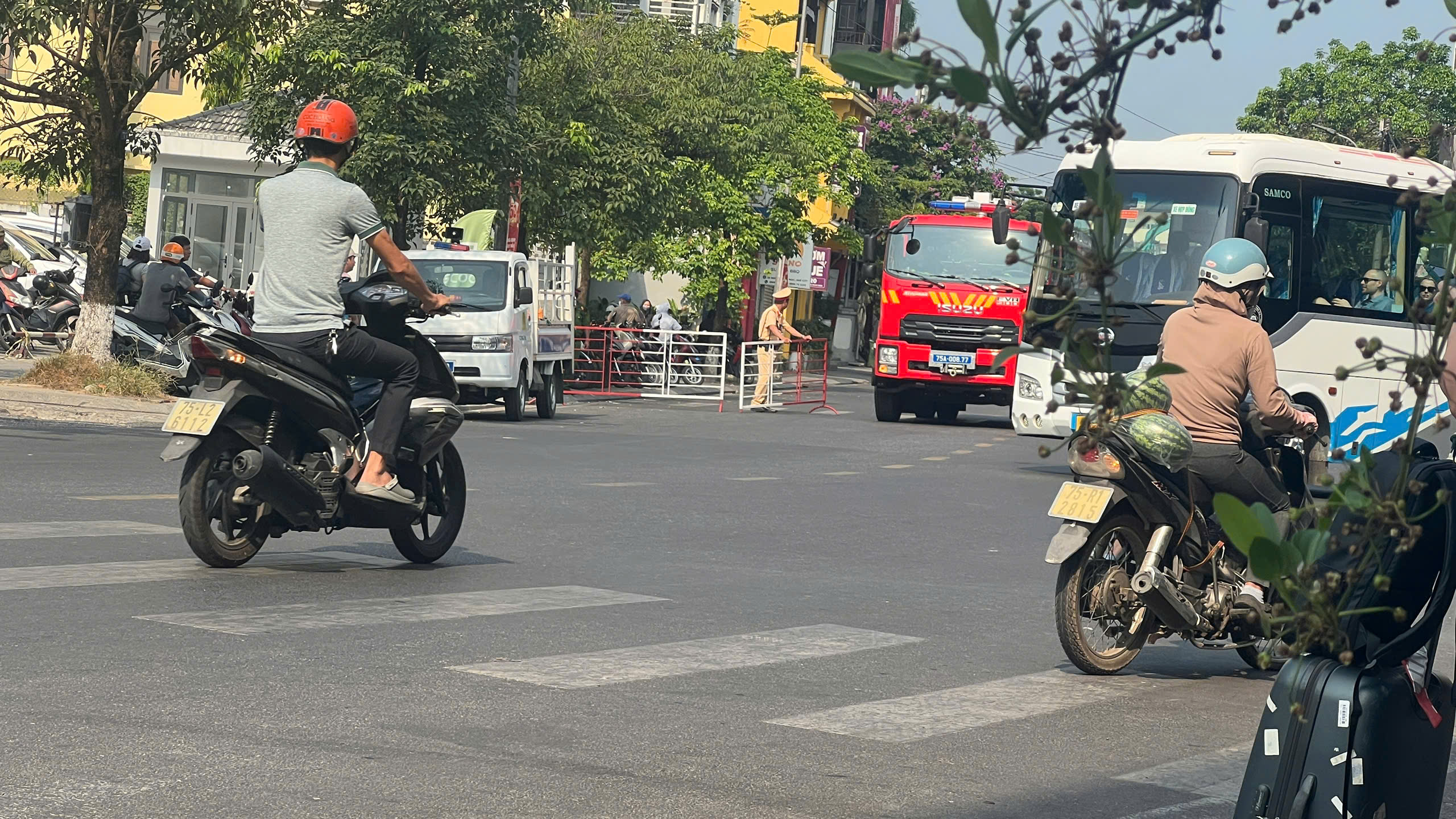 Cưỡng chế khách sạn Romance tại Huế: Du khách di dời và đường phong tỏa tạm thời - Ảnh 5.