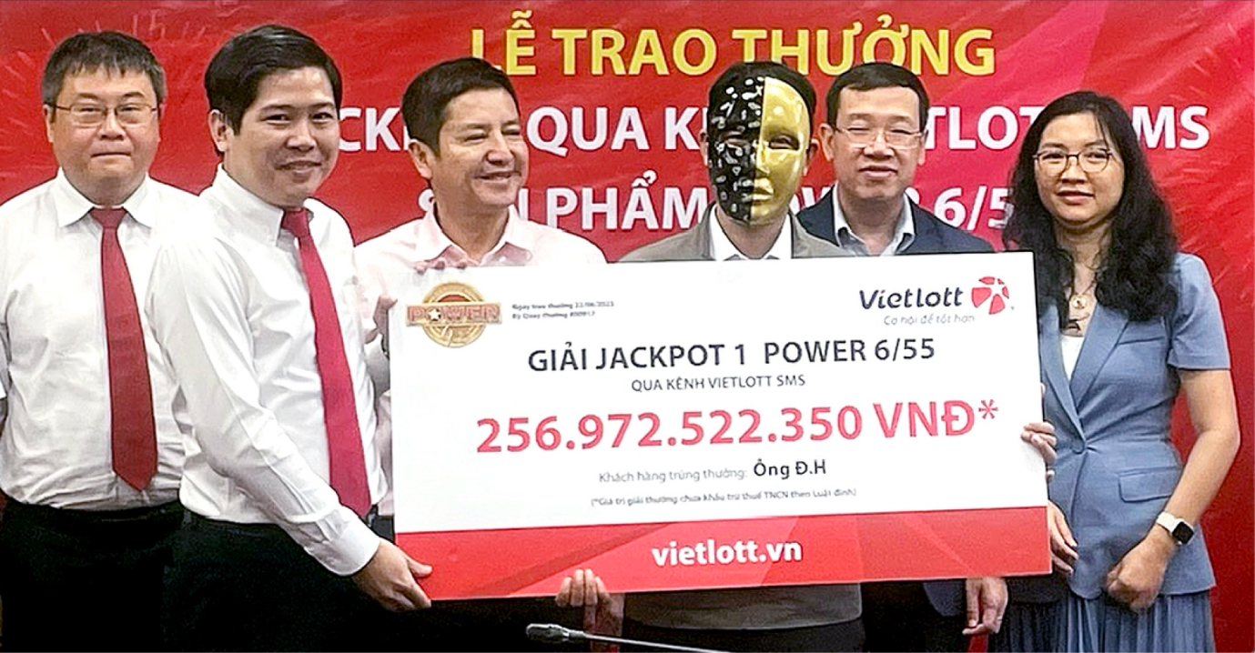 Vì sao 4 triệu người Việt chọn mua vé số trên Vietlott SMS? - Ảnh 2.