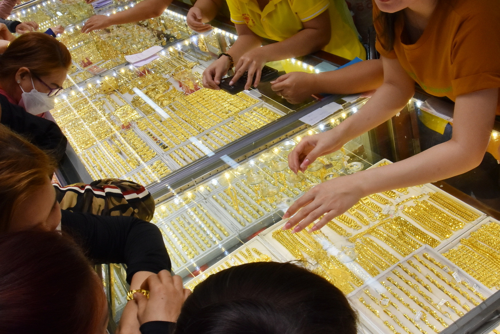 Giá vàng hôm nay, 22-4: Đảo chiều giảm mạnh - Ảnh 1.