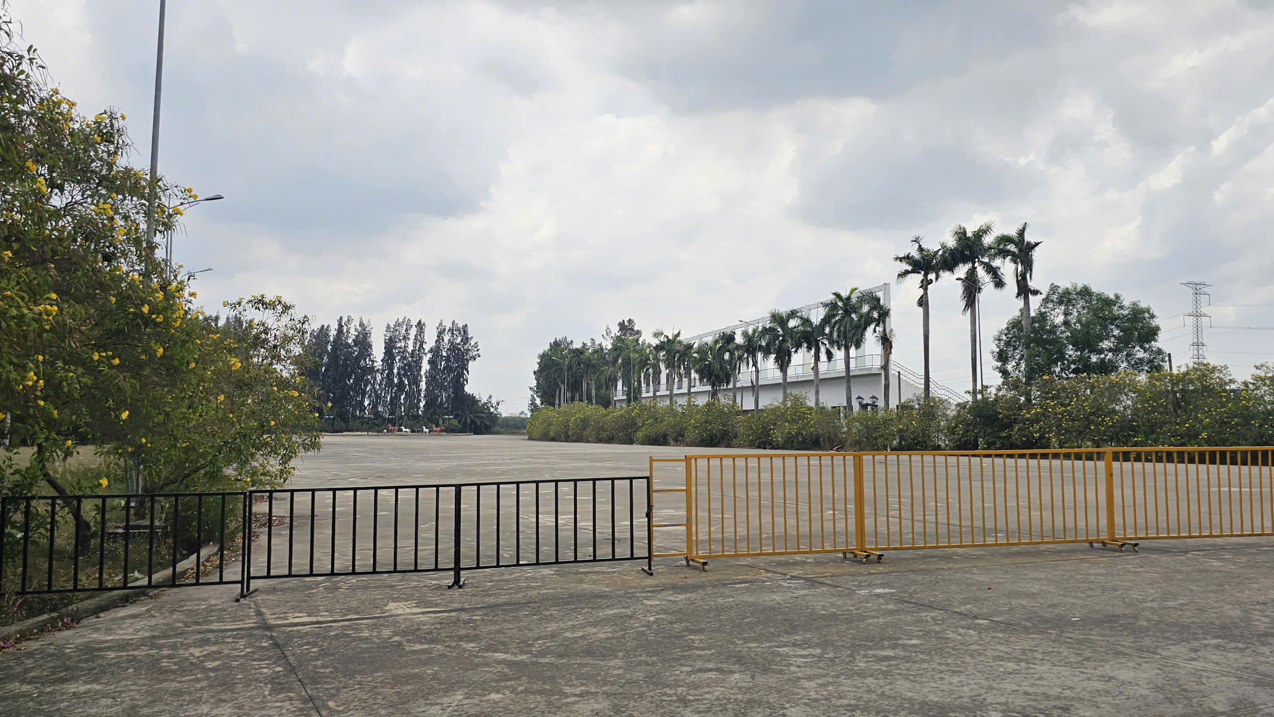 Tạm dừng giao dịch Tập đoàn Khang Thông: Những bất ổn Tại Happyland năm 2026 - Ảnh 2.