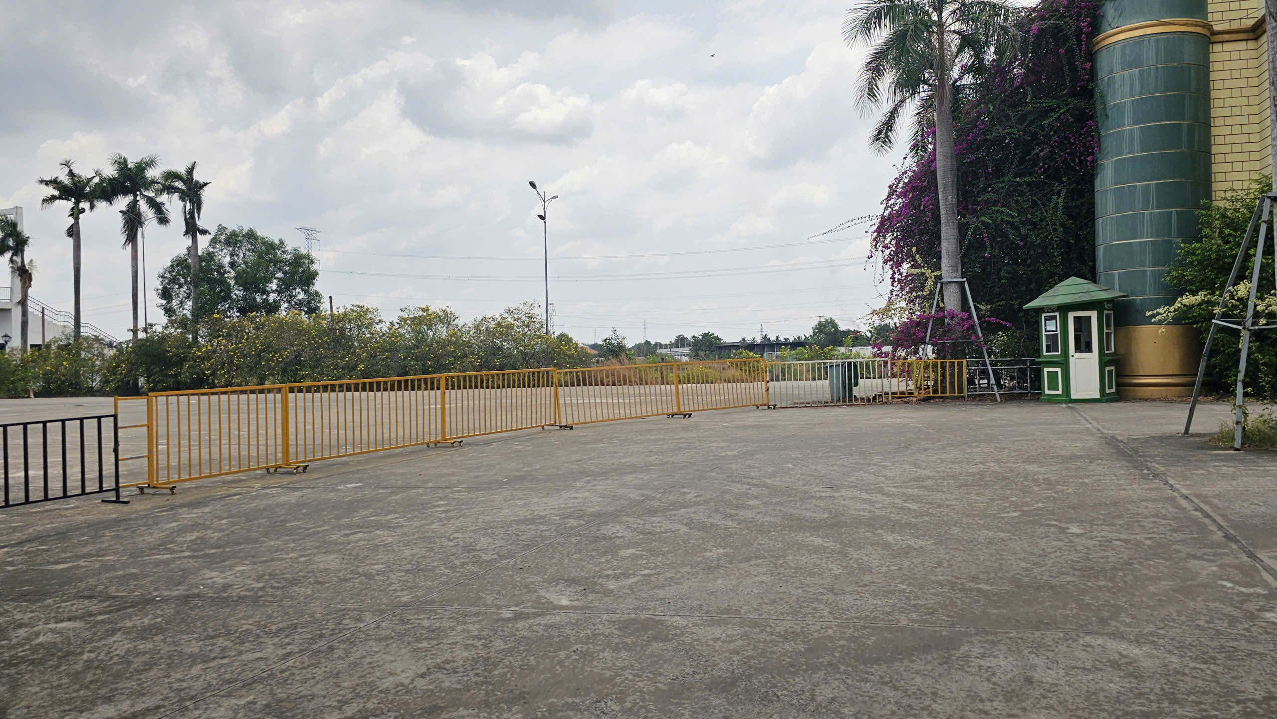 Tạm dừng giao dịch Tập đoàn Khang Thông: Những bất ổn Tại Happyland năm 2026 - Ảnh 3.