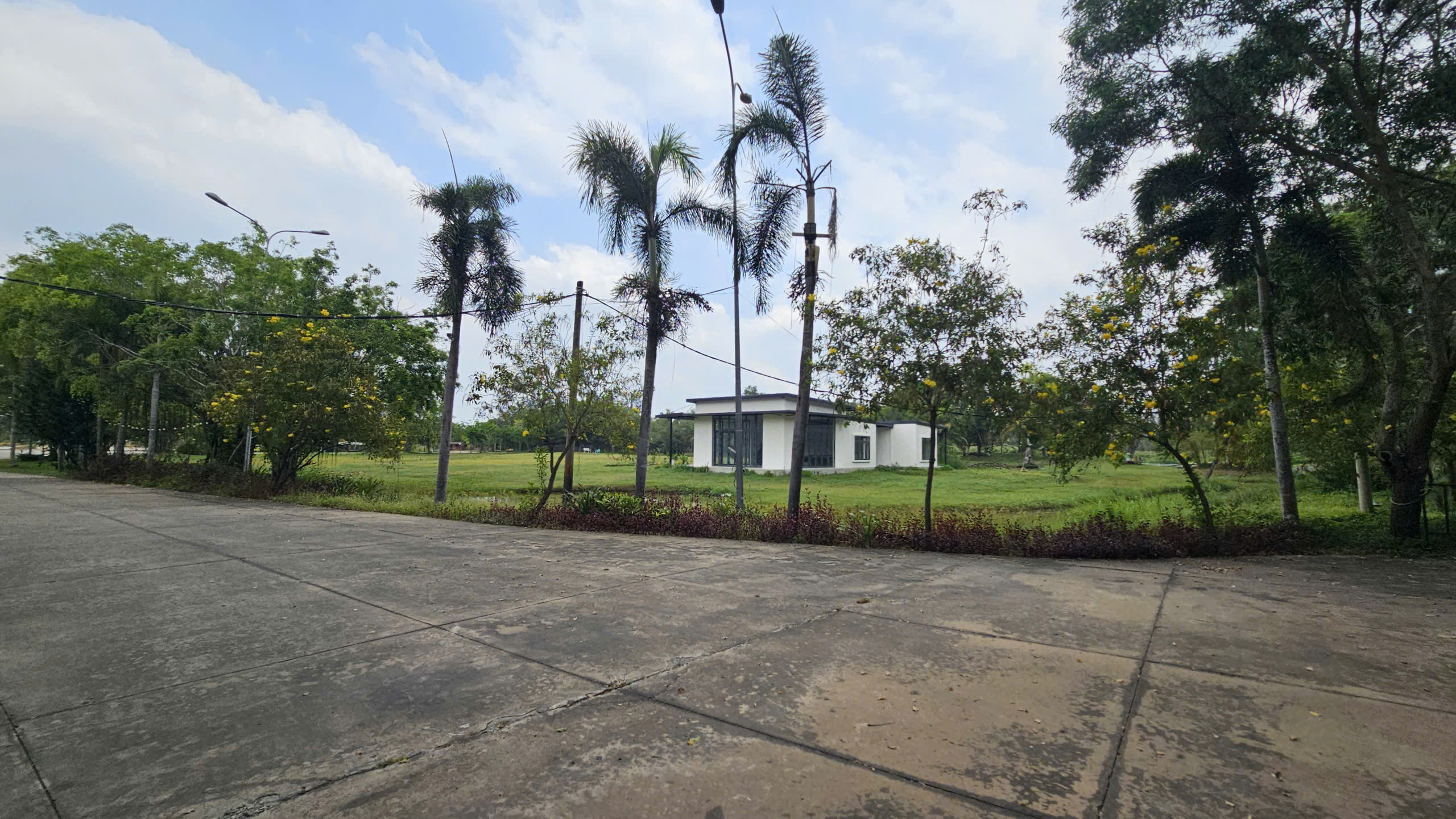 Tạm dừng giao dịch Tập đoàn Khang Thông: Những bất ổn Tại Happyland năm 2026 - Ảnh 7.