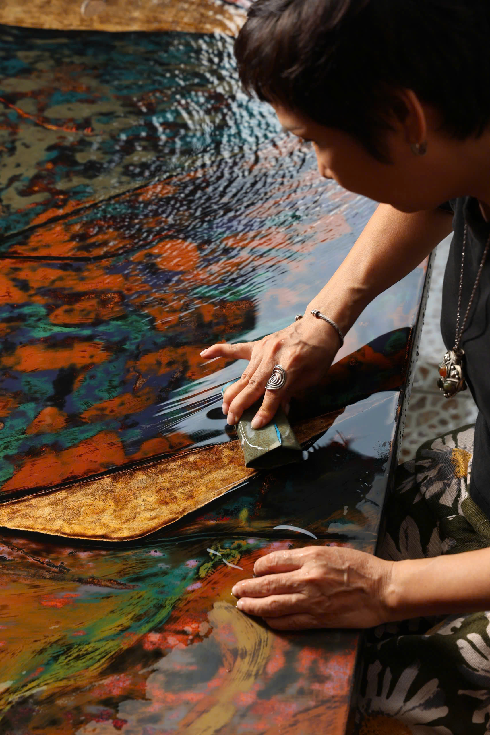 Họa sĩ Hiền Nguyễn tận hiến cho sơn mài - Ảnh 4.