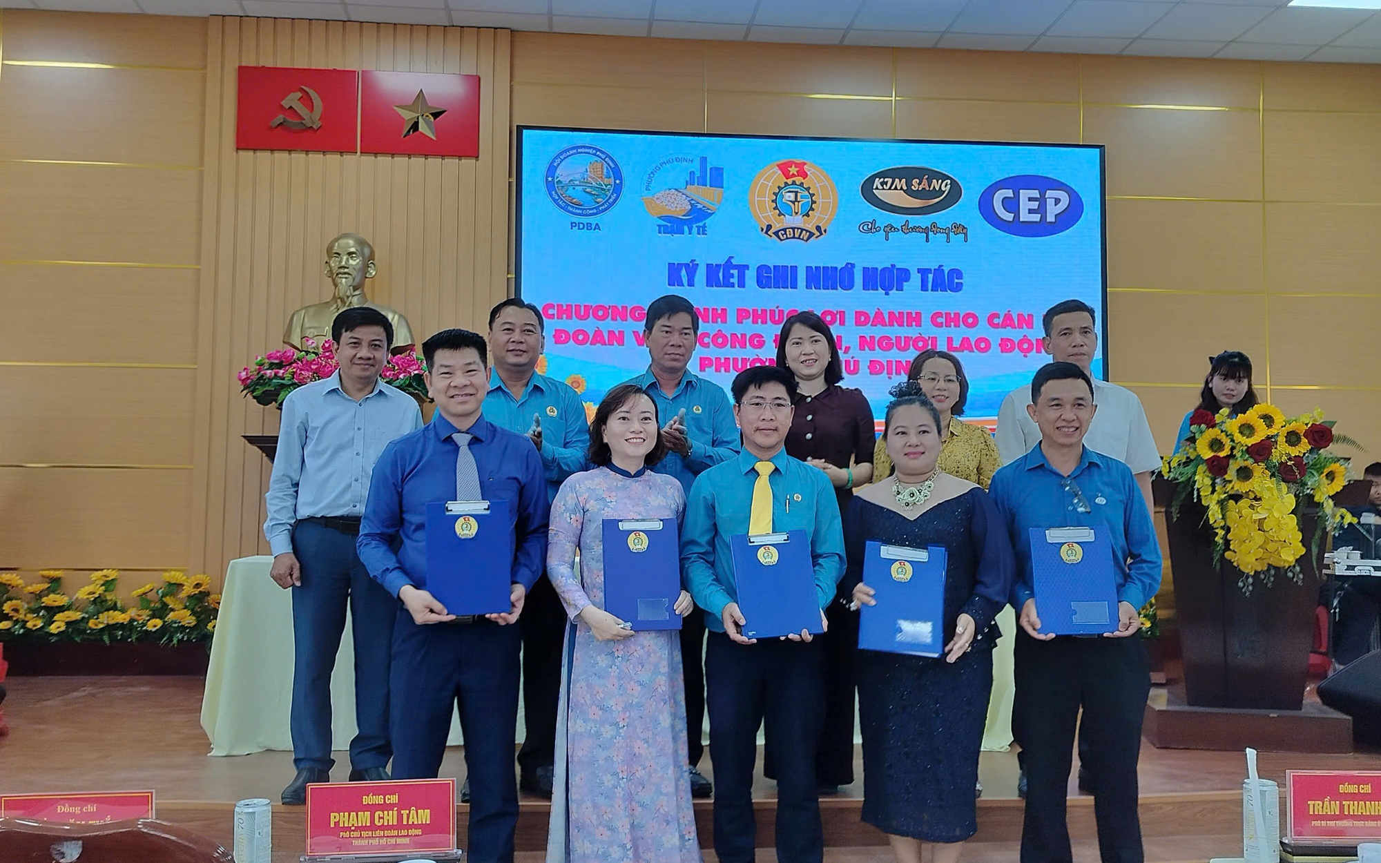 Gia Lai ph&aacute;t động Th&aacute;ng C&ocirc;ng nh&acirc;n v&agrave; t&ocirc;n vinh lao động ti&ecirc;u biểu - Ảnh 2.