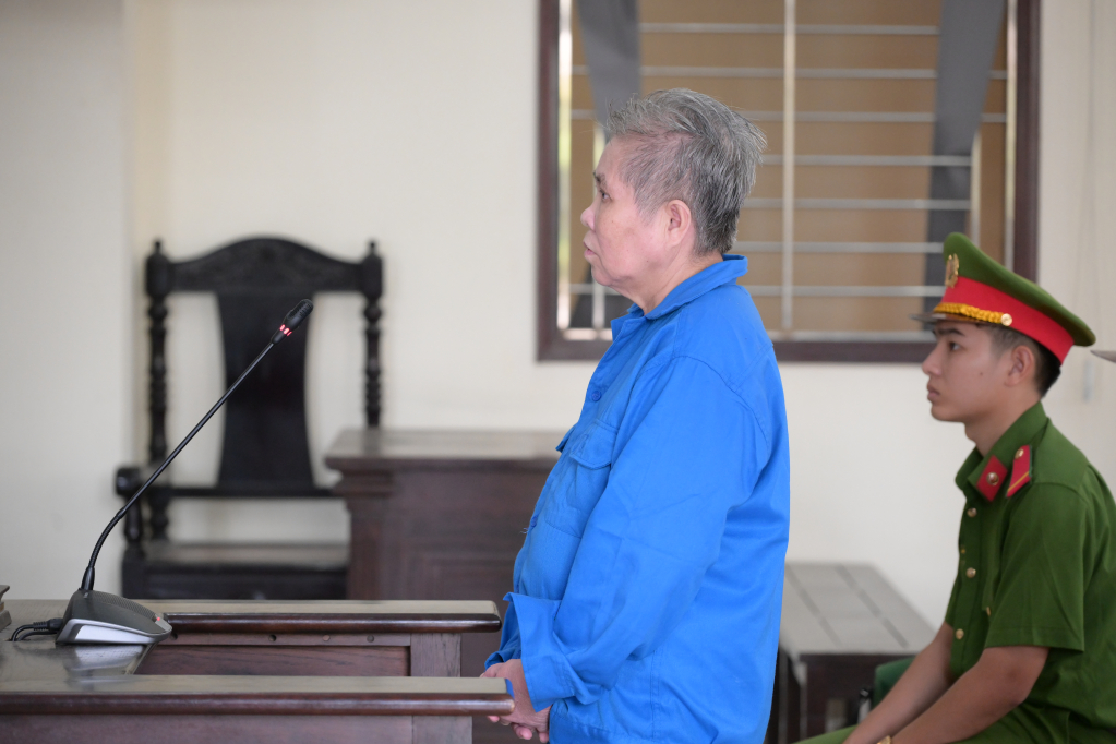 Nữ thầy bói Lừa đảo gần 100 tỉ đồng ở Tây Ninh bị truy tố ra tòa - Ảnh 1.