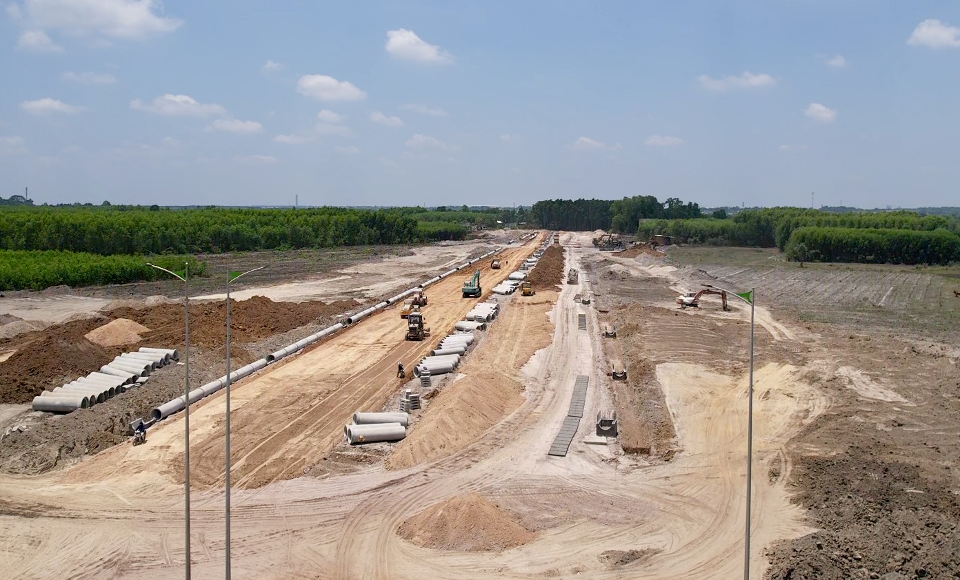 Chủ tịch UBND tỉnh Đồng Nai yêu cầu hoàn thành dự án giao thông kết nối sân bay Long Thành - Ảnh 1.