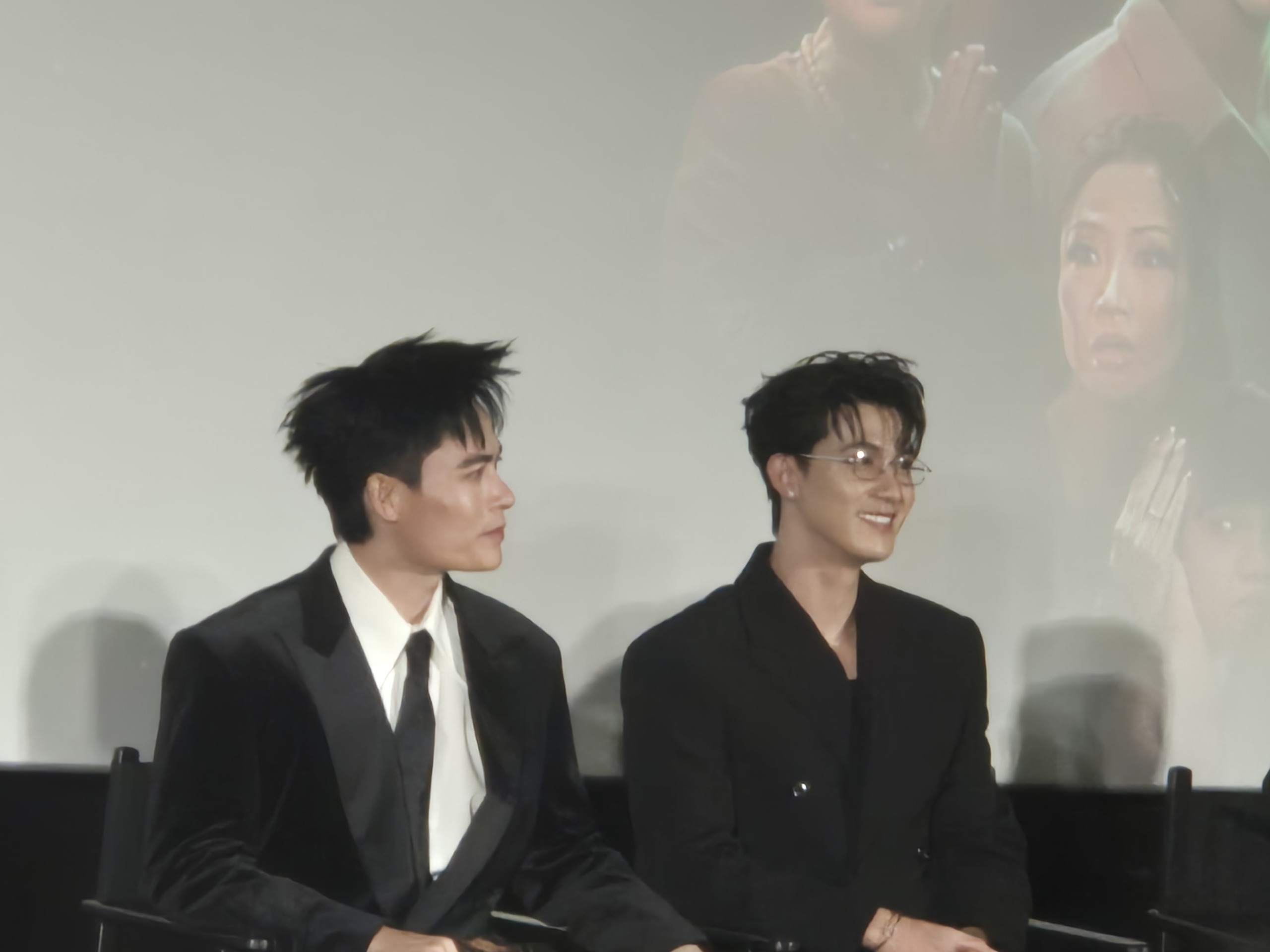 Võ Tấn Phát mừng 