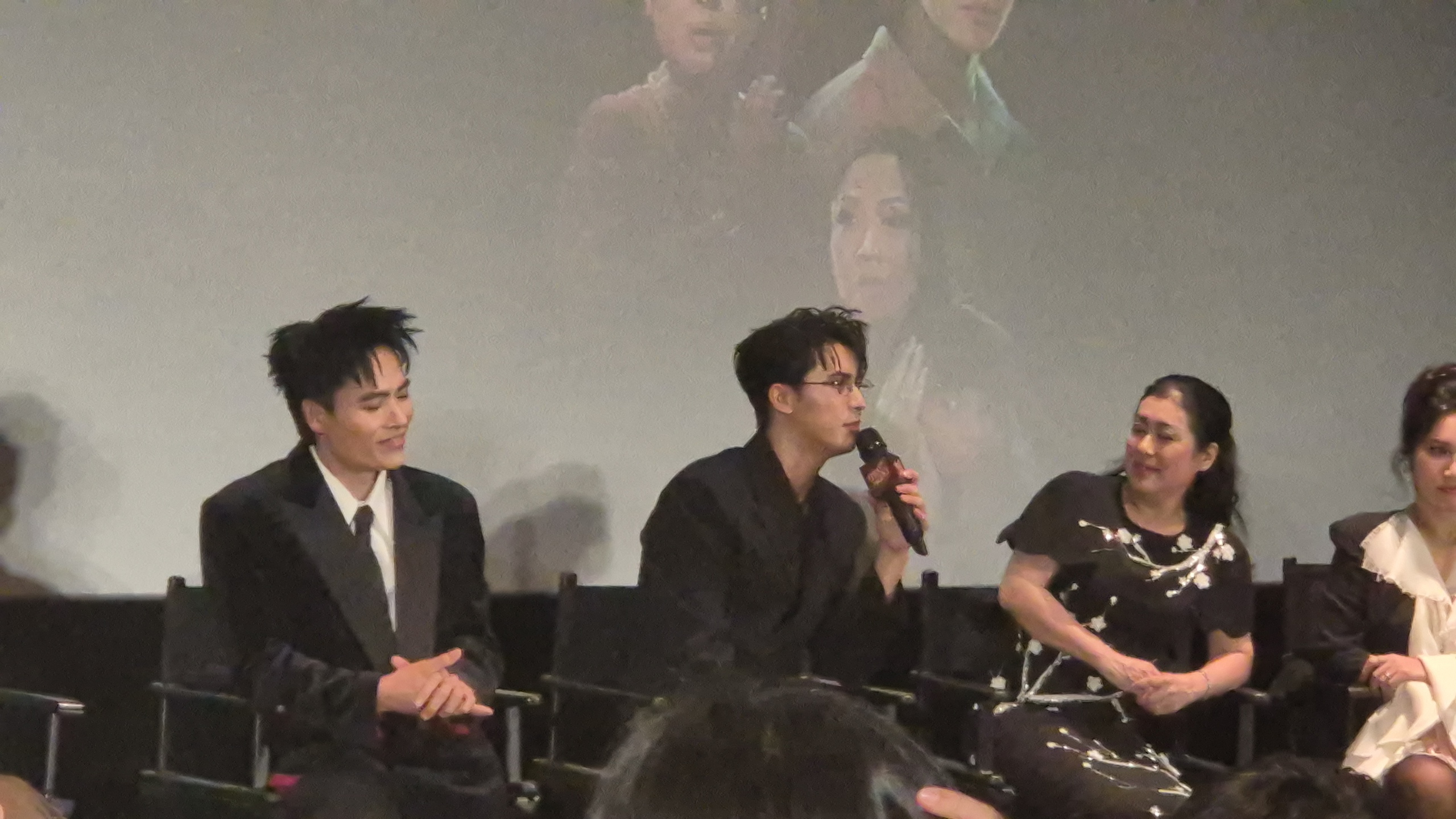 Võ Tấn Phát mừng 