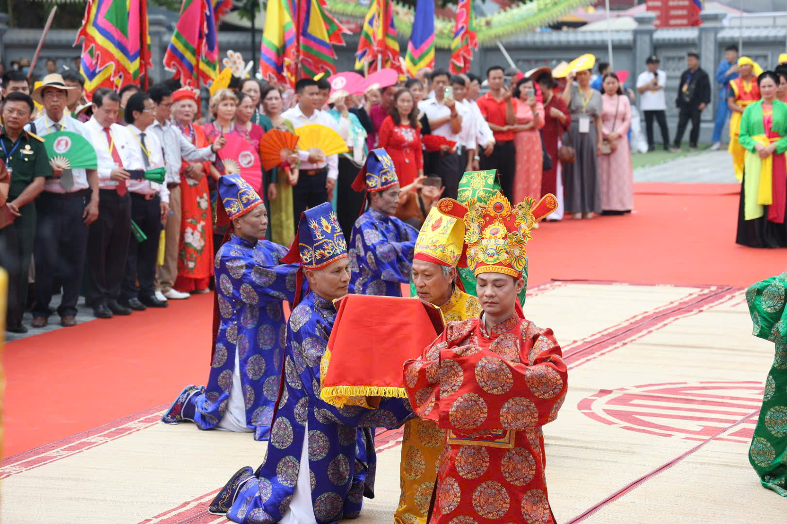 Lan tỏa hào khí cội nguồn dân tộc trong lễ dâng hương Đức Quốc Tổ Lạc Long Quân - Ảnh 2.