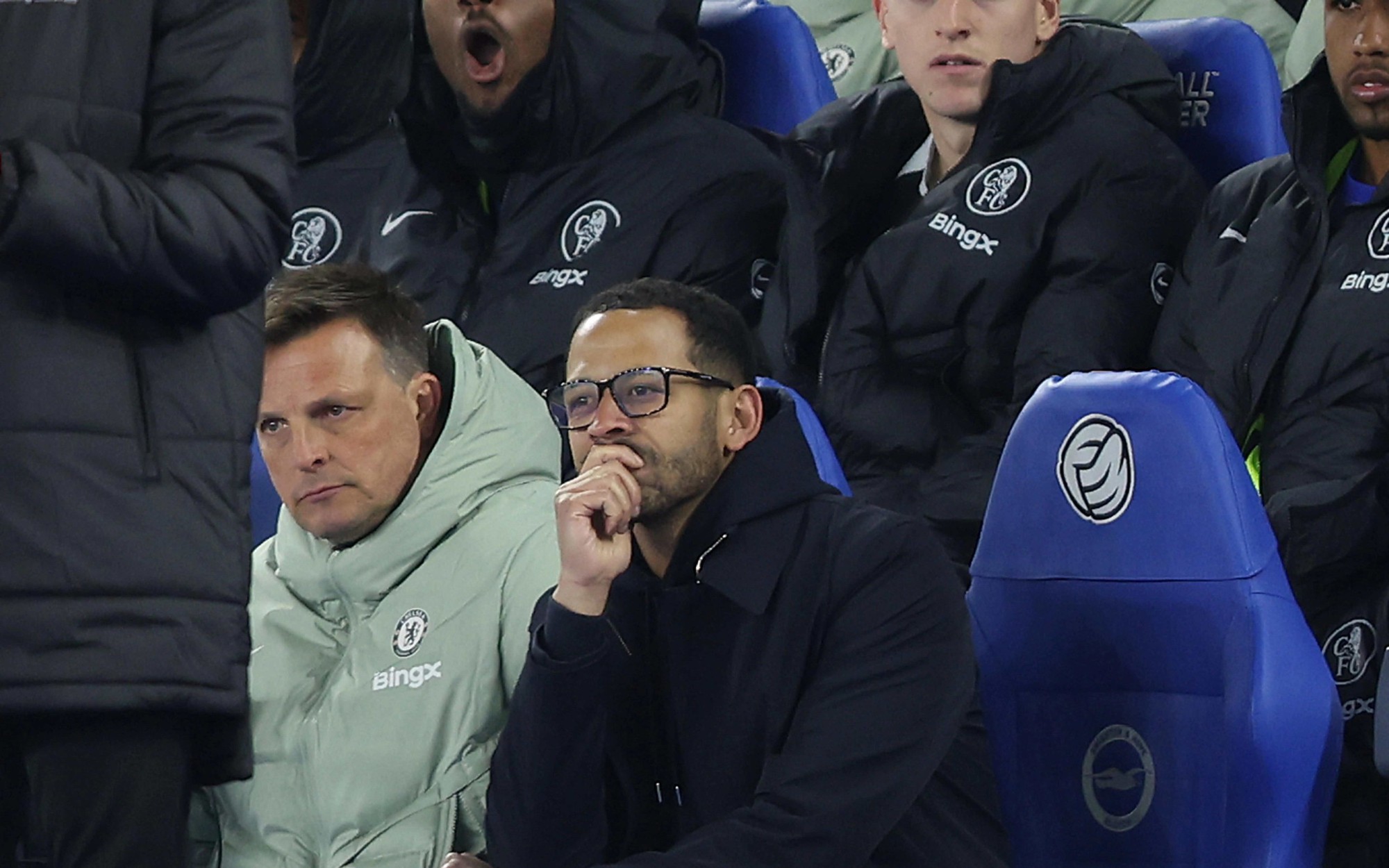 Chelsea sa thải HLV Liam Rosenior sau 5 trận thua li&ecirc;n tiếp - Ảnh 2.