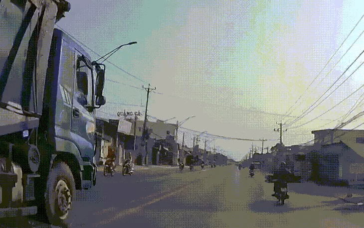 T&acirc;y Ninh xử phạt t&agrave;i xế xe tải lấn l&agrave;n tr&ecirc;n ĐT . 824 Ng&agrave;y 22 - 4 - 2026 - Ảnh 1.