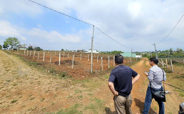 Mua b&aacute;n đất ở Gia Lai diễn biến phức tạp - Ảnh 1.