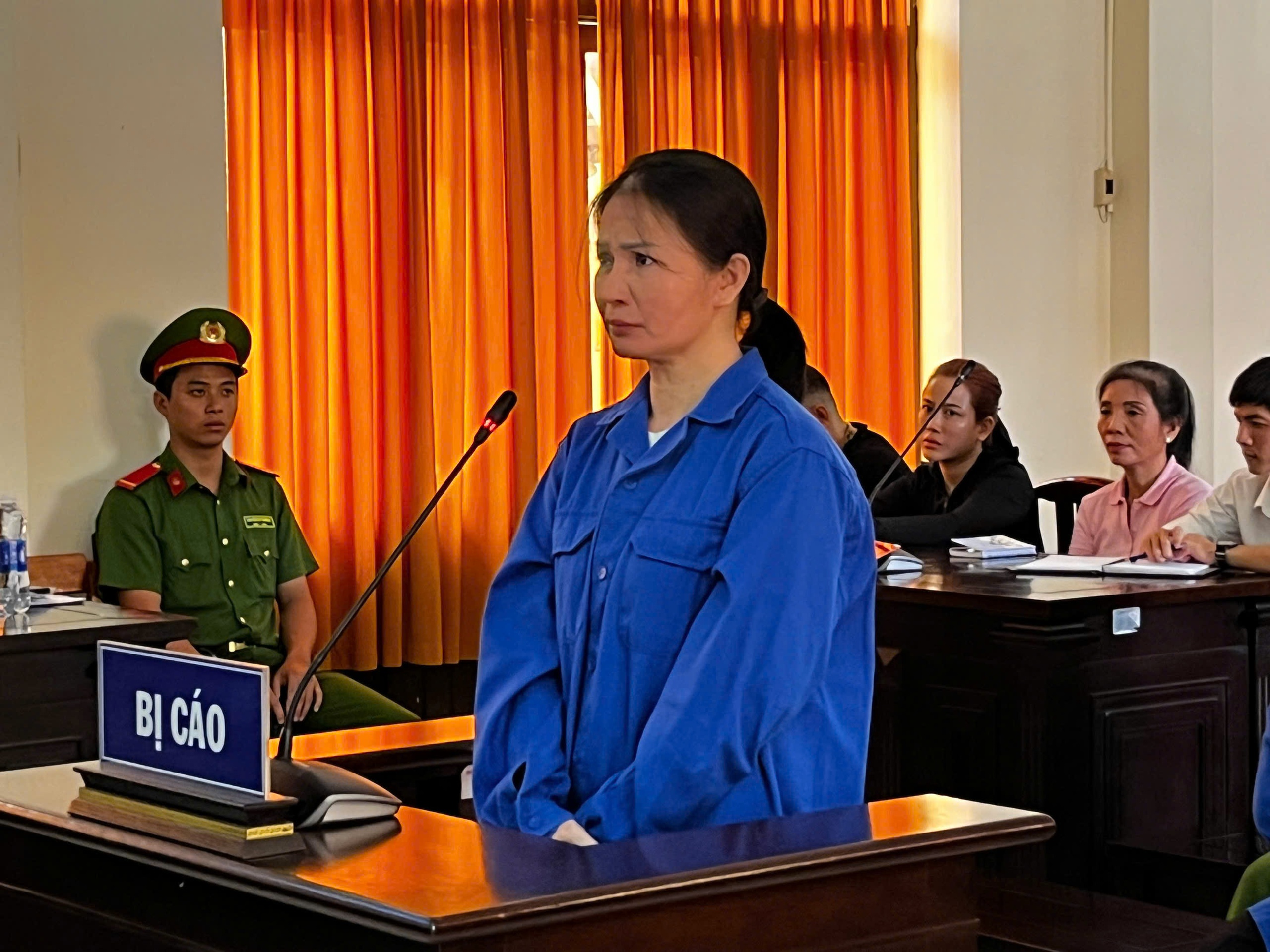 Cựu Trưởng Công an Phú Quốc phủ nhận cùng “em gái nuôi” lừa đảo hơn 67,7 tỉ đồng - Ảnh 2.