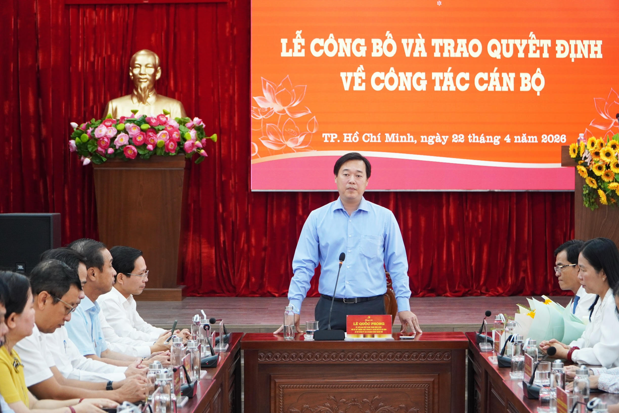 Công bố quyết định của Ban Thường vụ Thành ủy TPHCM về công tác cán bộ - Ảnh 3.