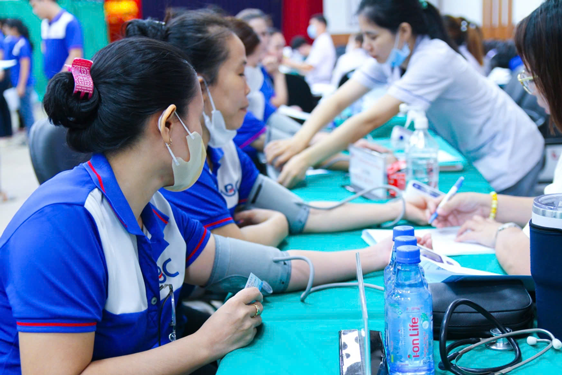 D&acirc;n số v&agrave; b&agrave;i to&aacute;n nguồn nh&acirc;n lực quốc gia (*): Vai tr&ograve; k&eacute;p của người lao động - Ảnh 1.