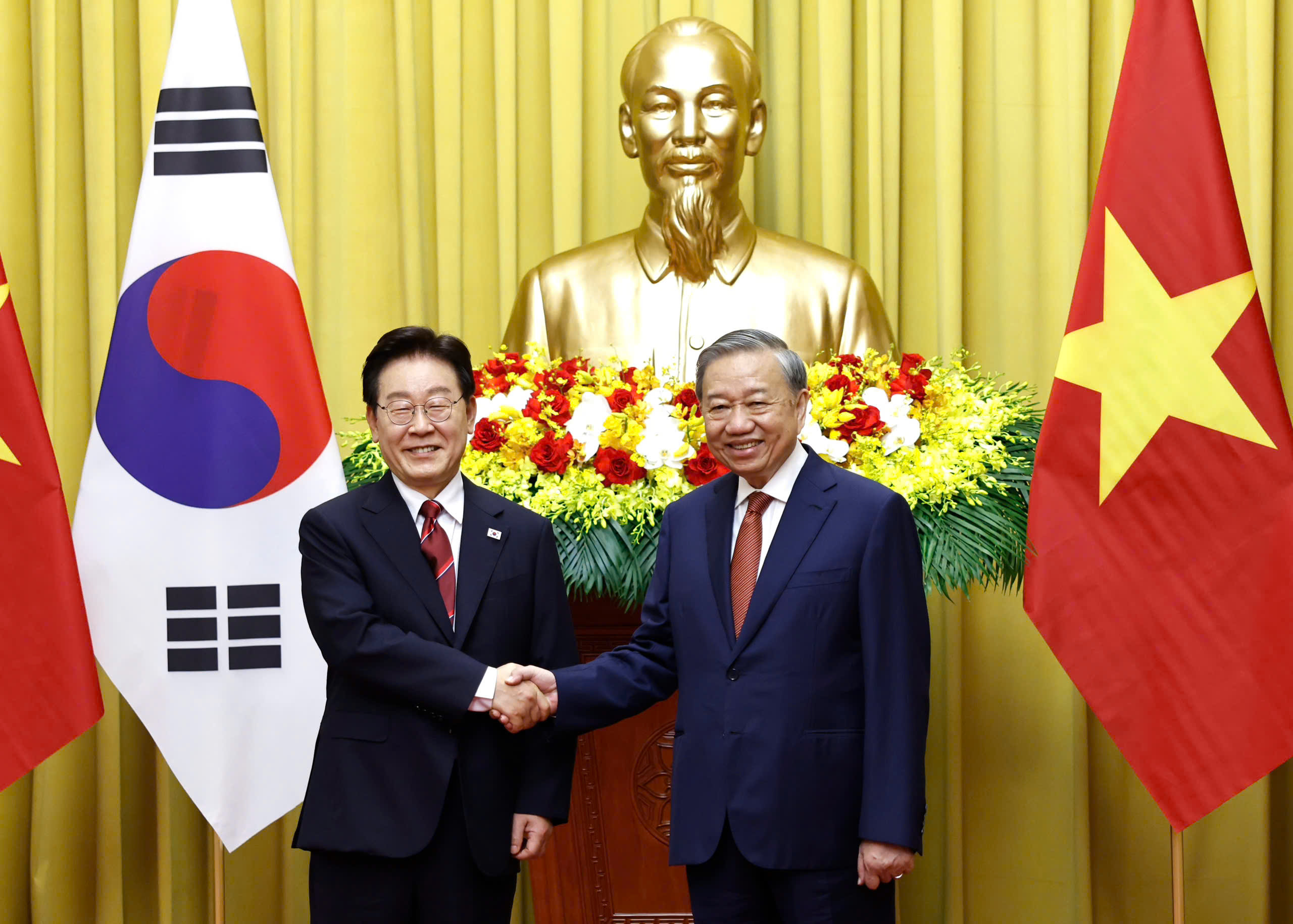 Việt Nam bắn 21 loạt đại b&aacute;c ch&agrave;o mừng Tổng thống H&agrave;n Quốc - Ảnh 22.