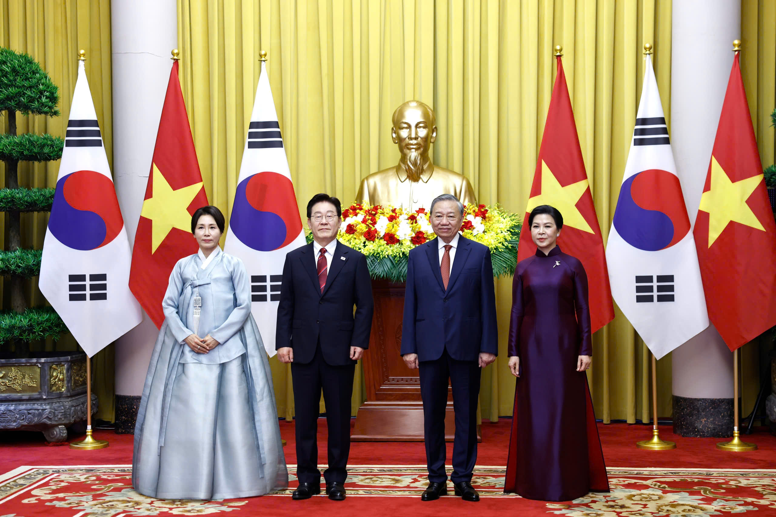 Việt Nam bắn 21 loạt đại b&aacute;c ch&agrave;o mừng Tổng thống H&agrave;n Quốc - Ảnh 23.