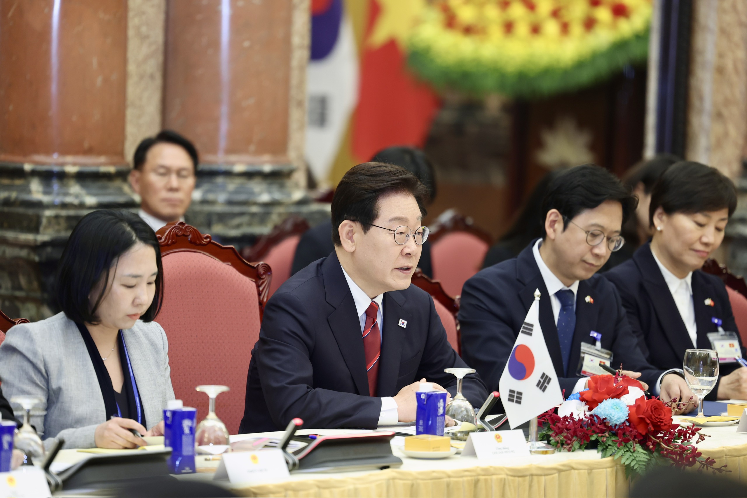 Tổng B&iacute; thư, Chủ tịch nước T&ocirc; L&acirc;m hội đ&agrave;m với Tổng thống H&agrave;n Quốc - Ảnh 5.