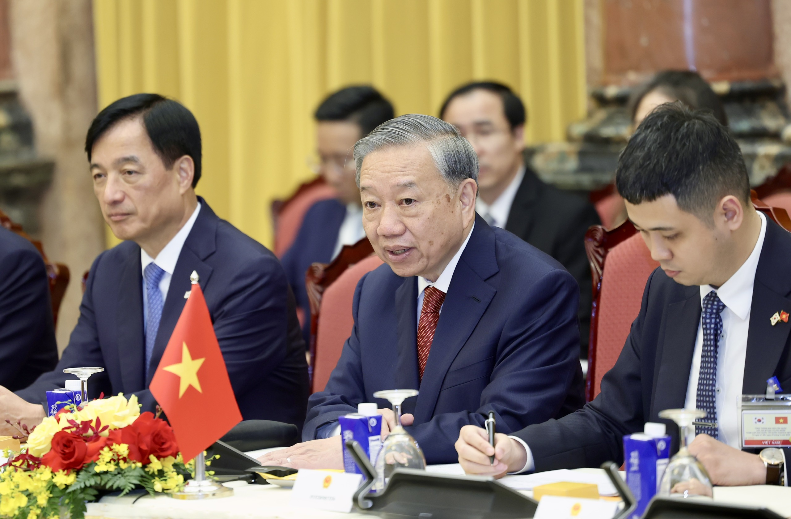 Tổng B&iacute; thư, Chủ tịch nước T&ocirc; L&acirc;m hội đ&agrave;m với Tổng thống H&agrave;n Quốc - Ảnh 4.