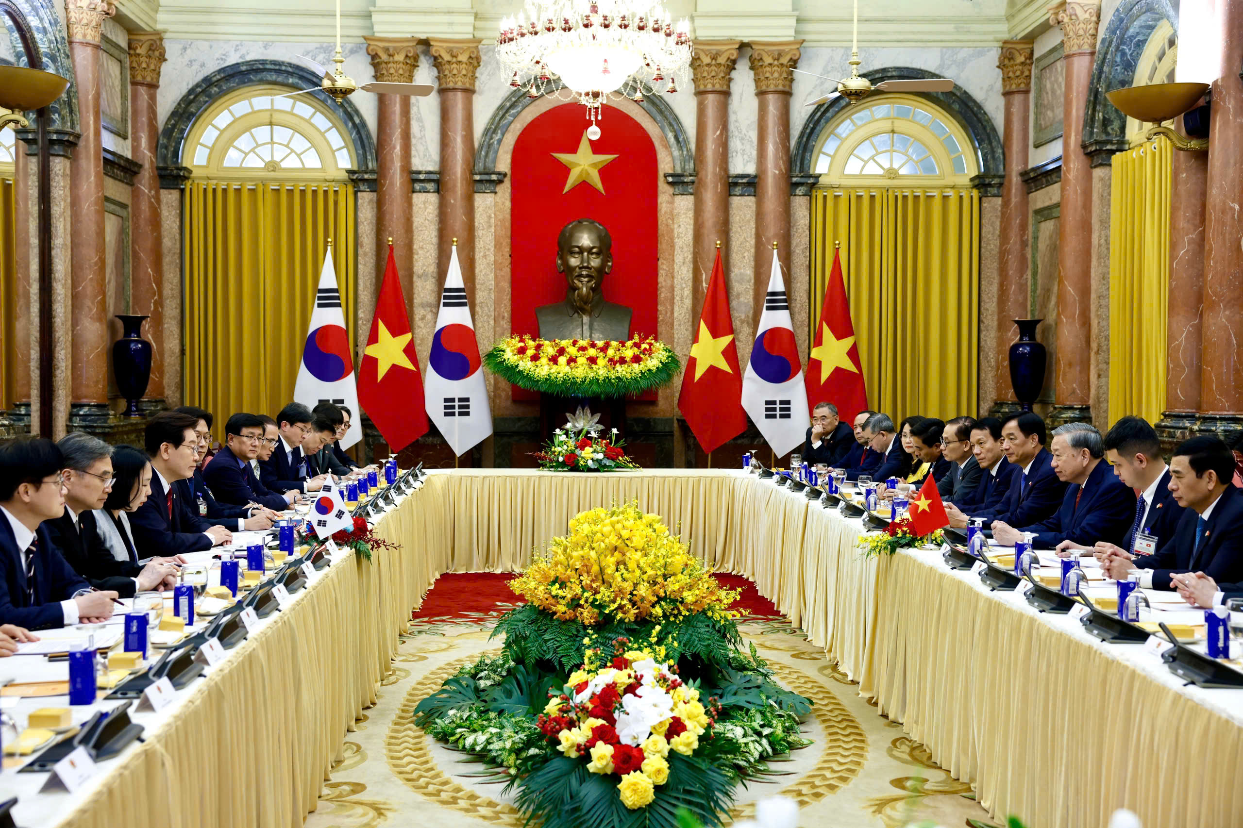 Tổng B&iacute; thư, Chủ tịch nước T&ocirc; L&acirc;m hội đ&agrave;m với Tổng thống H&agrave;n Quốc - Ảnh 2.