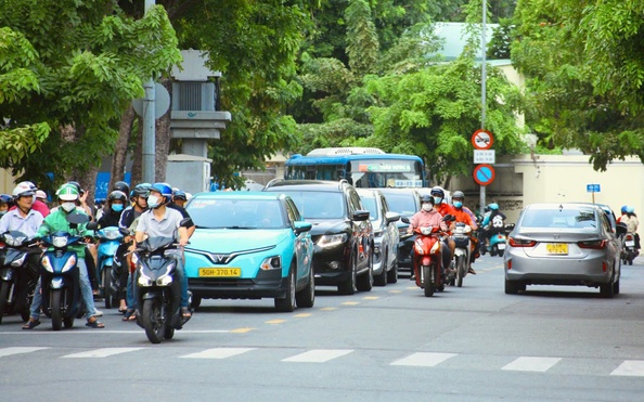 Dự b&aacute;o thời tiết h&ocirc;m nay, 24-4: Nắng n&oacute;ng ở TPHCM v&agrave; Nam Bộ tăng nhẹ - Ảnh 1.