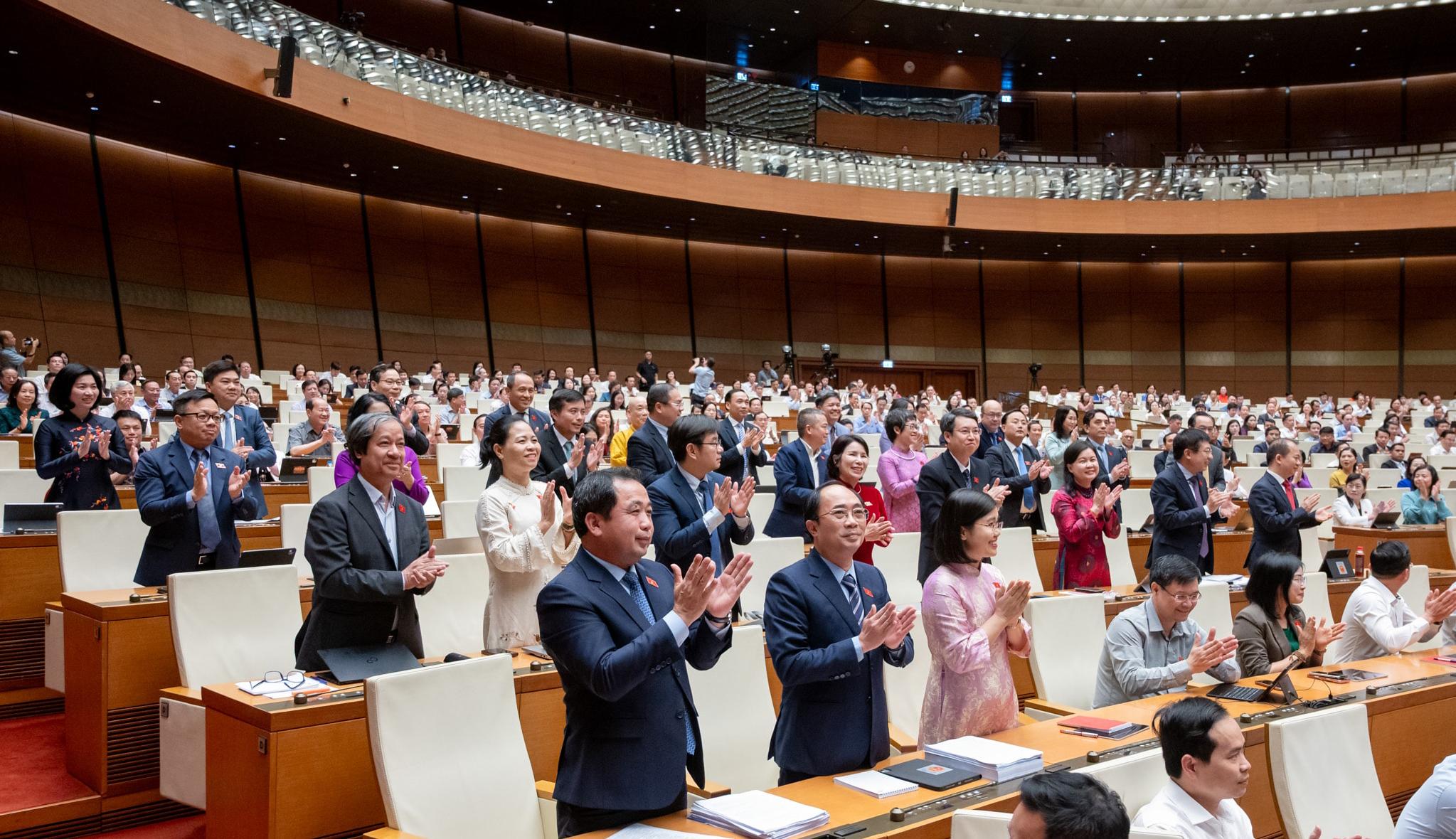 Hà Nội được quyết chính sách về tiền lương, tiền thưởng để thu hút nhân lực - Ảnh 1.