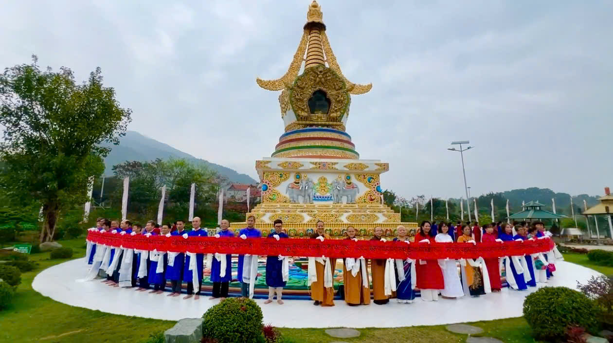 Khai mở cuộn thư pháp Đại Bi Quan Âm 200 mét tại Phú Thọ năm 2026 - Ảnh 3.