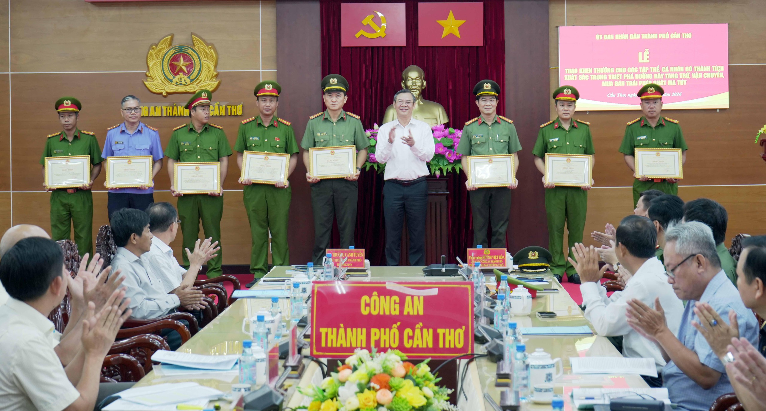 Công an Cần Thơ triệt phá 3 vụ ma túy lớn từ Campuchia , bắt 38 đối tượng - Ảnh 3.