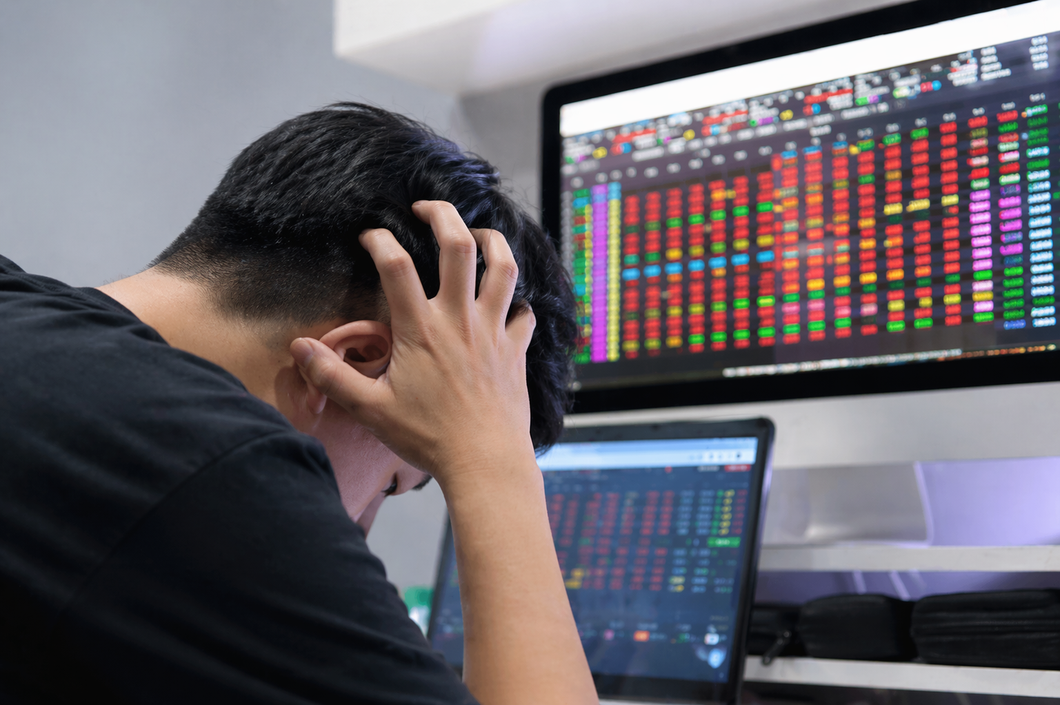 Chứng khoán 23 - 4: VN - Index rung lắc , cổ phiếu PC1 giảm mạnh - Ảnh 1.