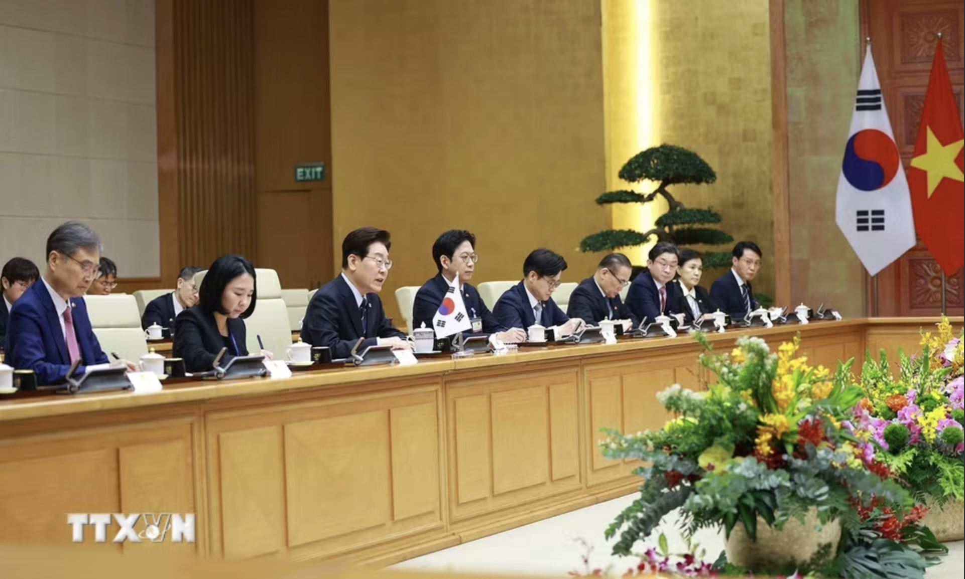 Thủ tướng Lê Minh Hưng hội kiến Tổng thống Hàn Quốc Lee Jae Myung - Ảnh 10.