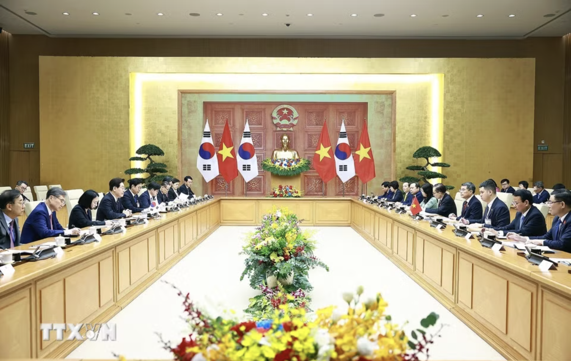 Thủ tướng Lê Minh Hưng hội kiến Tổng thống Hàn Quốc Lee Jae Myung - Ảnh 11.