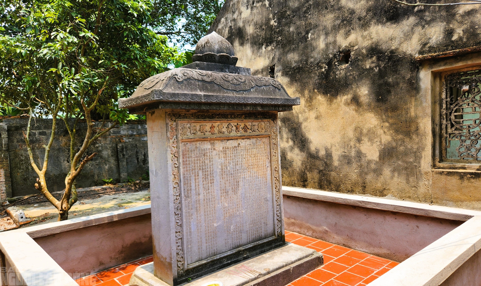 VIDEO: Hiện trạng bia cổ 300 năm ở Thanh H&oacute;a sau khi b&aacute;o ch&iacute; phản &aacute;nh - Ảnh 2.