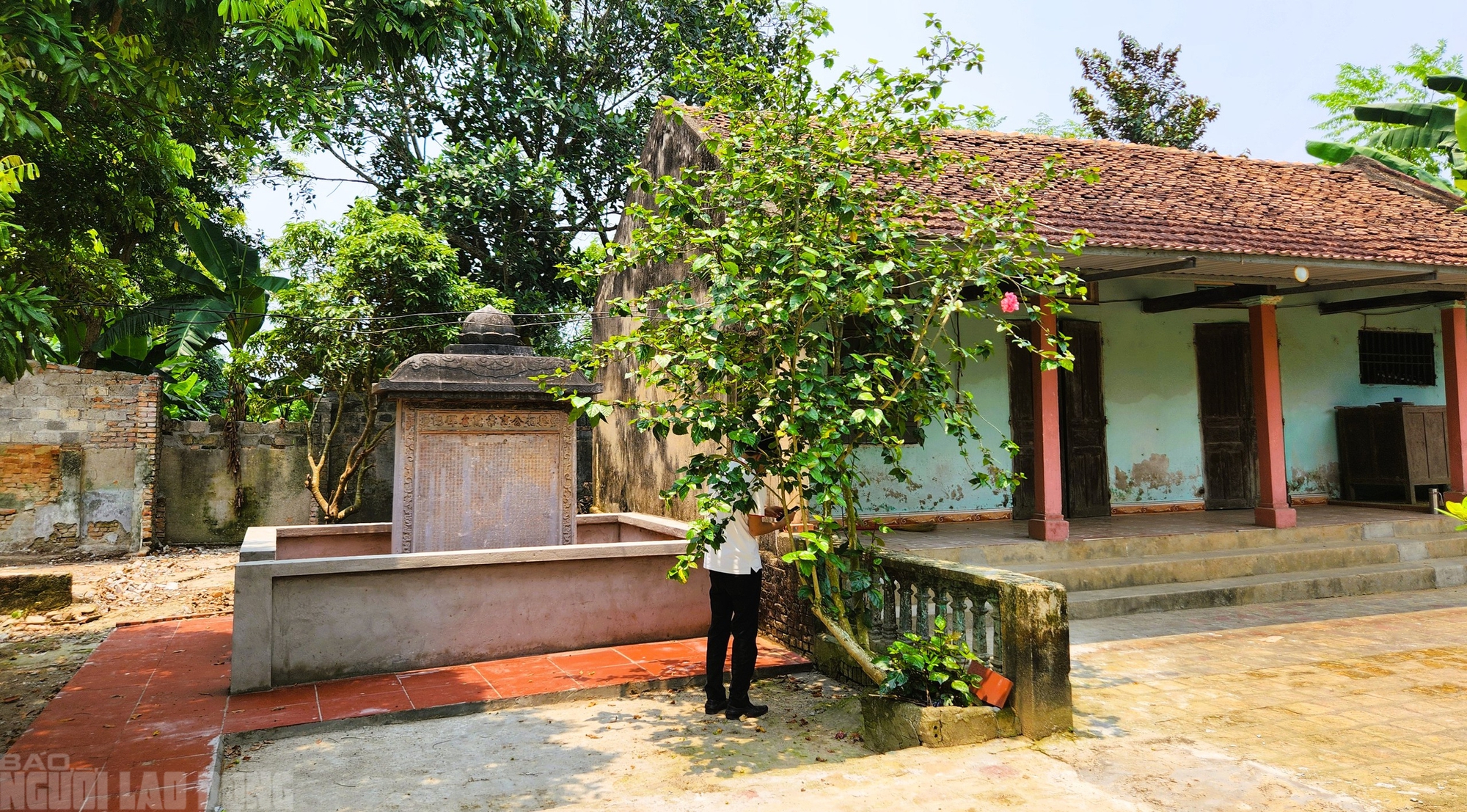 VIDEO: Hiện trạng bia cổ 300 năm ở Thanh H&oacute;a sau khi b&aacute;o ch&iacute; phản &aacute;nh - Ảnh 3.