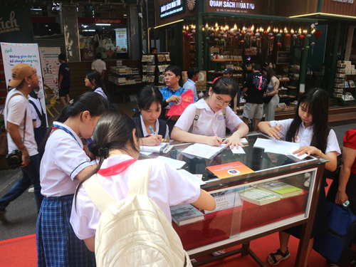 N&acirc;ng tầm văn h&oacute;a đọc - Ảnh 1.