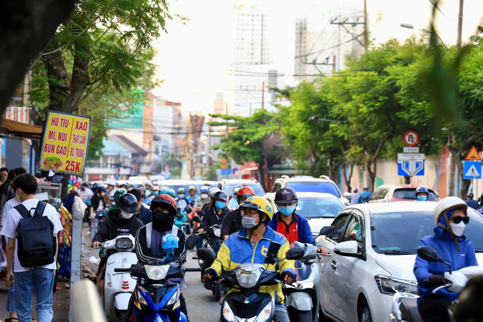 Đề xuất mở rộng đường Nguyễn Tất Thành khi làm đường sắt Bến Thành - Cần Giờ - Ảnh 1.