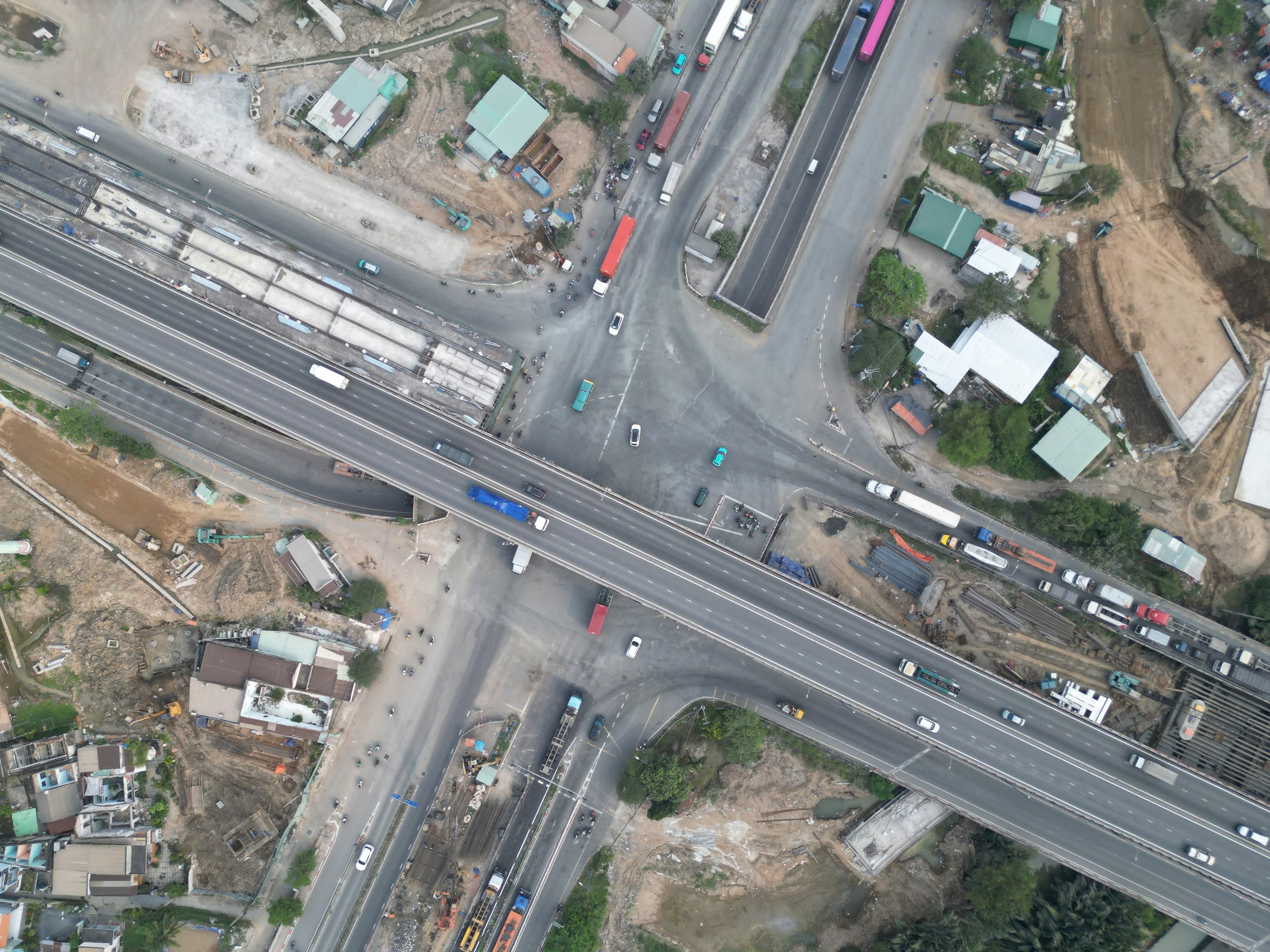 Nút giao Mỹ Thủy đạt 75% tiến độ, giảm kẹt xe cảng Cát Lái - Ảnh 1.