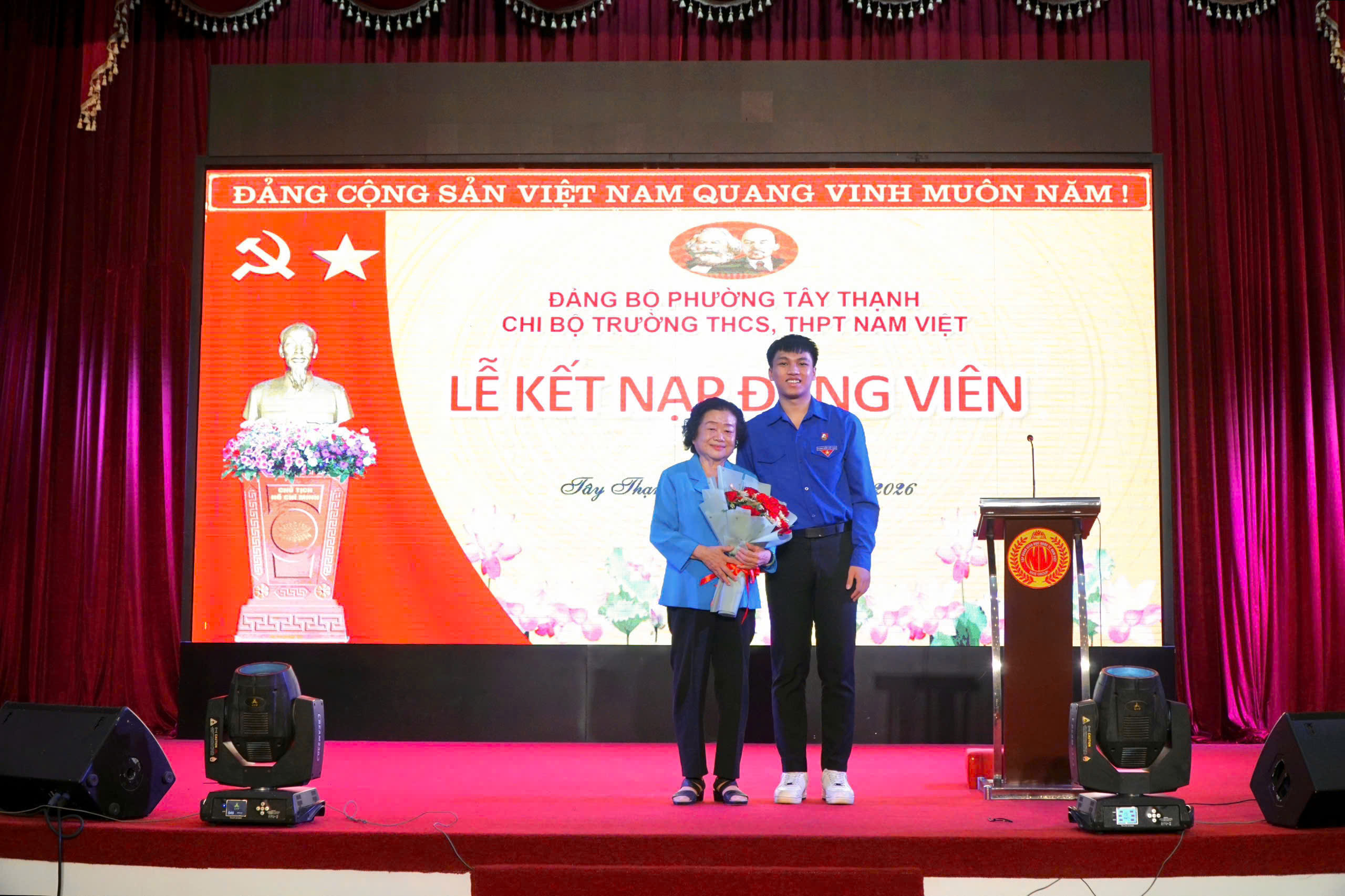 Nguyên Phó Chủ tịch nước Trương Mỹ Hoa dự lễ Kết nạp Đảng đặc biệt  - Ảnh 2.