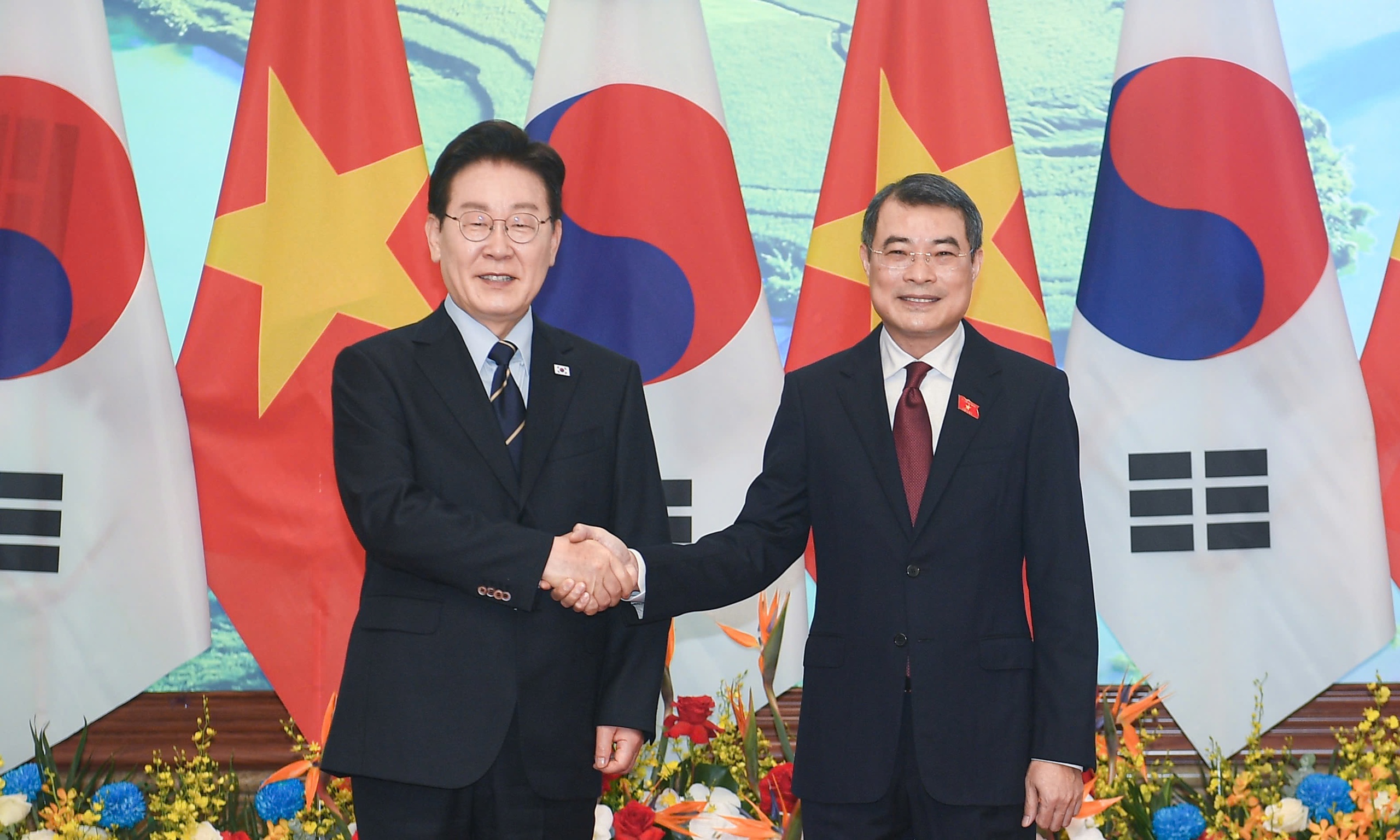 Thủ tướng L&ecirc; Minh Hưng hội kiến Tổng thống H&agrave;n Quốc Lee Jae Myung - Ảnh 1.