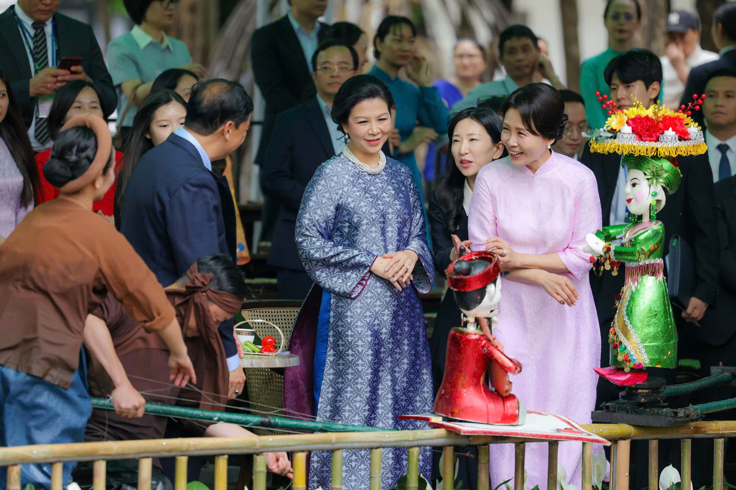 Hai Đệ nhất Phu nh&acirc;n Việt Nam - H&agrave;n Quốc thăm Bảo t&agrave;ng D&acirc;n tộc học Việt Nam - Ảnh 11.