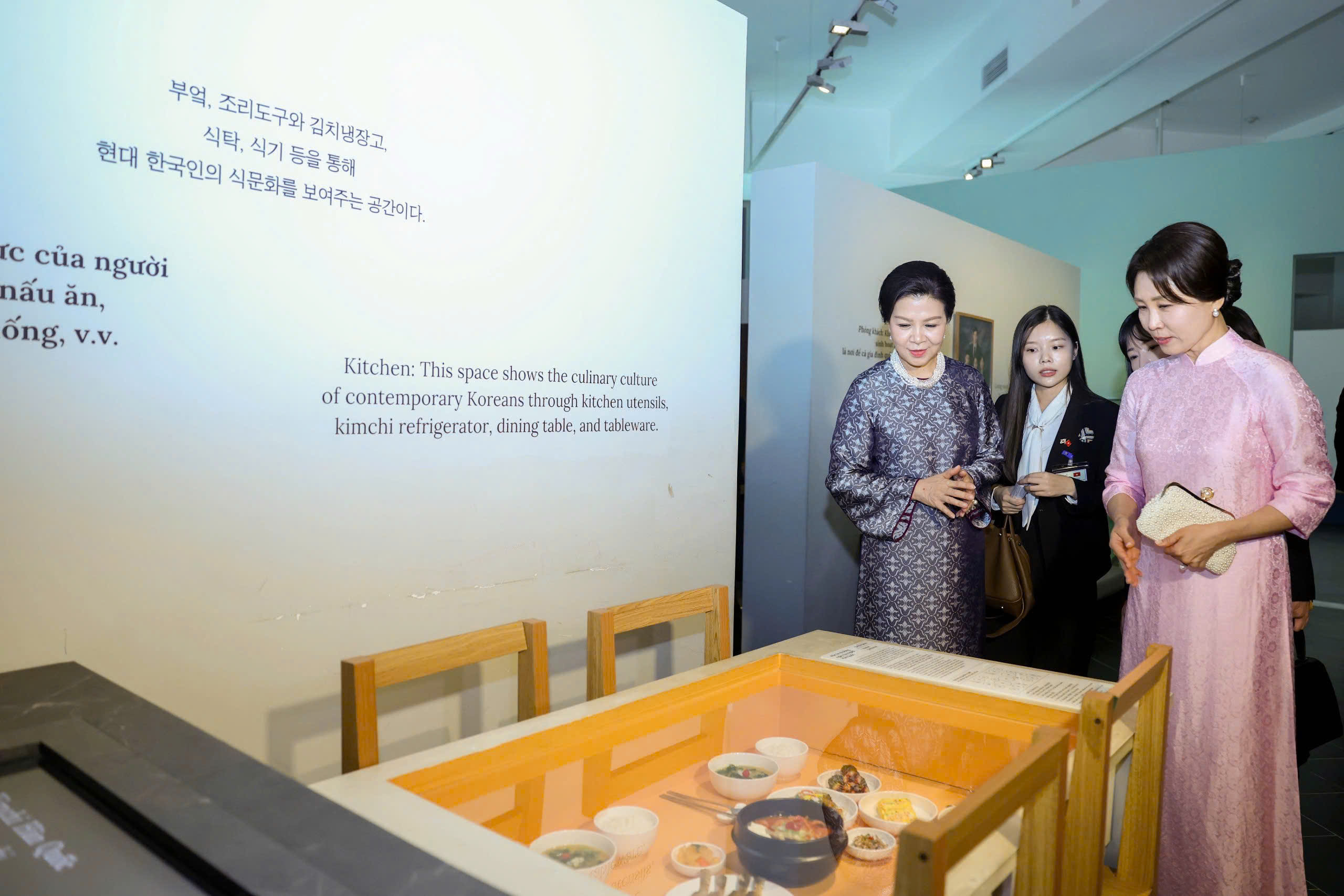 Hai Đệ nhất Phu nh&acirc;n Việt Nam - H&agrave;n Quốc thăm Bảo t&agrave;ng D&acirc;n tộc học Việt Nam - Ảnh 3.