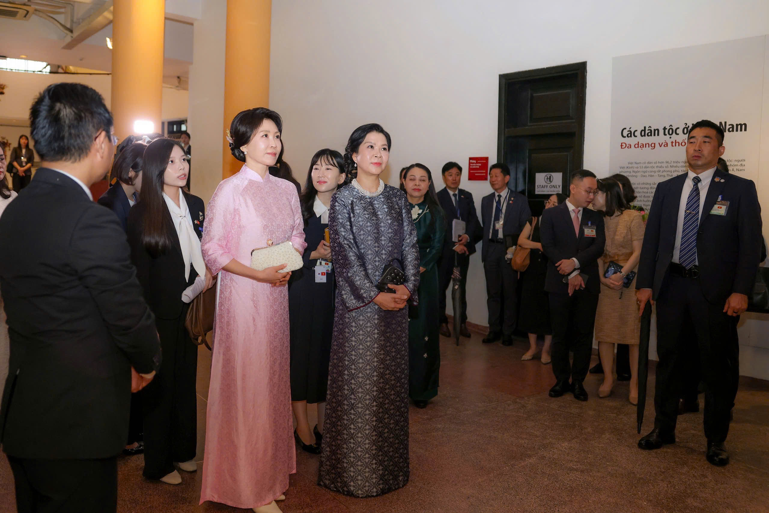 Hai Đệ nhất Phu nh&acirc;n Việt Nam - H&agrave;n Quốc thăm Bảo t&agrave;ng D&acirc;n tộc học Việt Nam - Ảnh 8.