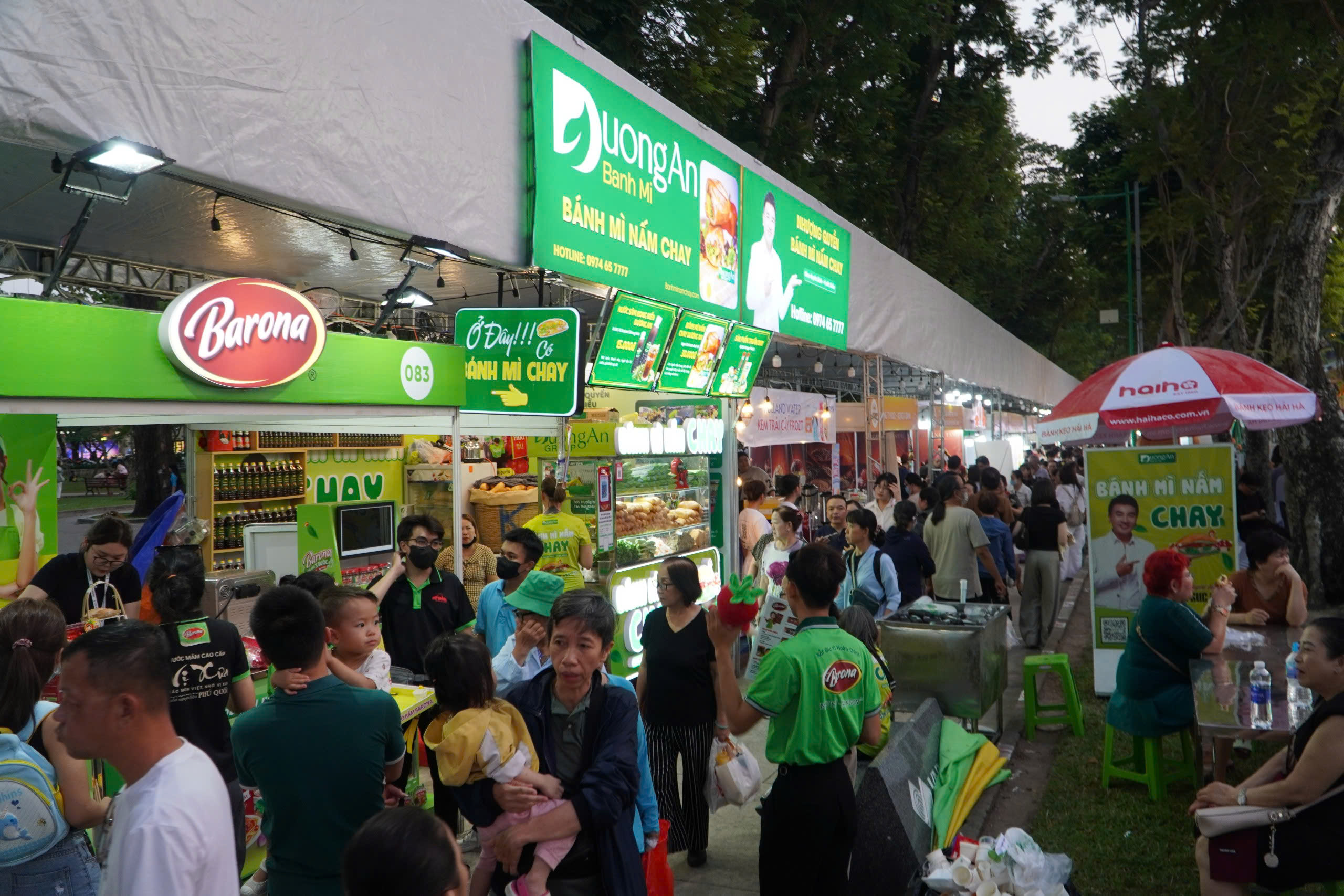 Lễ hội b&aacute;nh m&igrave; TPHCM 2026 thu h&uacute;t h&agrave;ng ng&agrave;n người d&acirc;n thưởng thức ẩm thực đặc sắ - Ảnh 12.