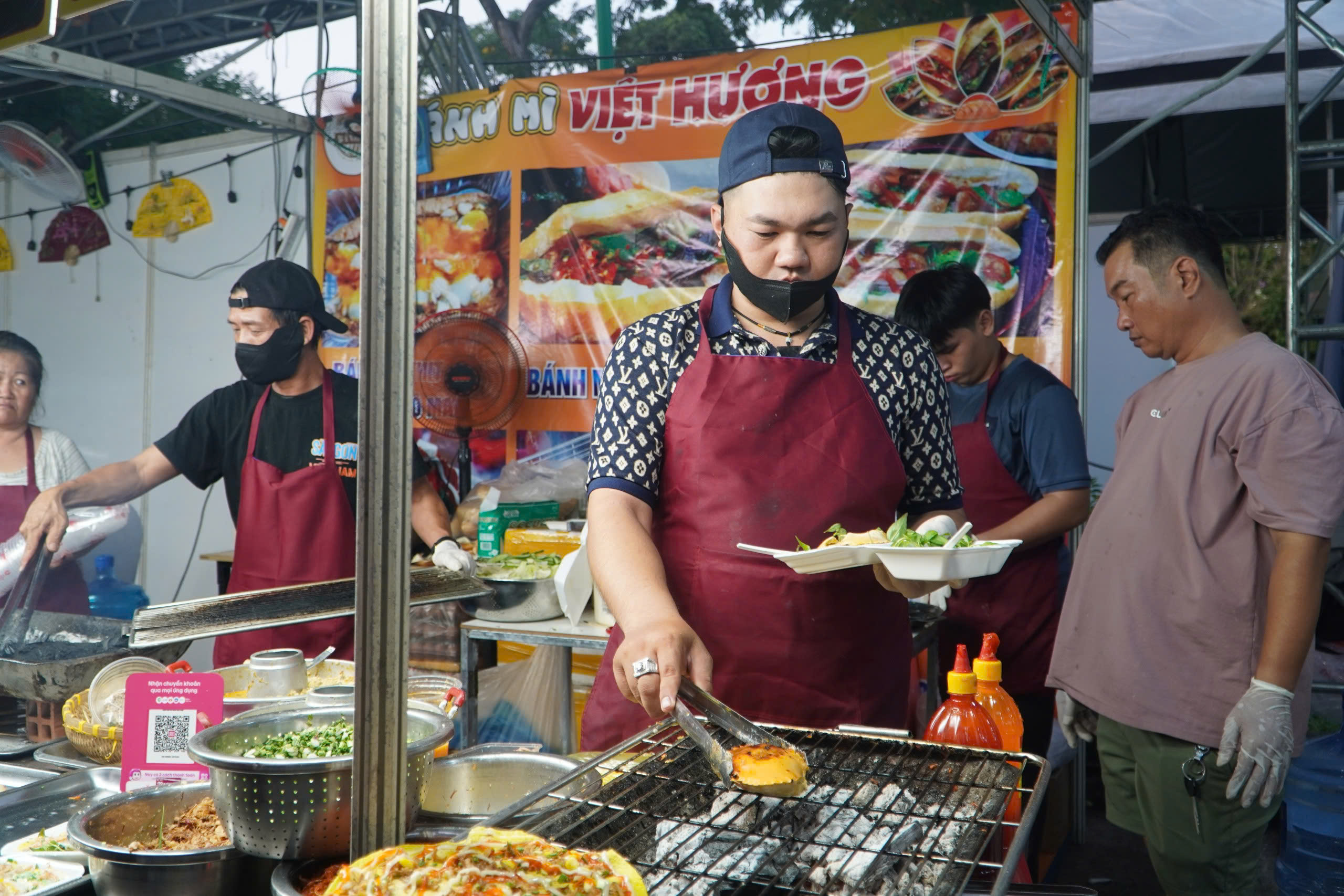 Lễ hội b&aacute;nh m&igrave; TPHCM 2026 thu h&uacute;t h&agrave;ng ng&agrave;n người d&acirc;n thưởng thức ẩm thực đặc sắ - Ảnh 10.