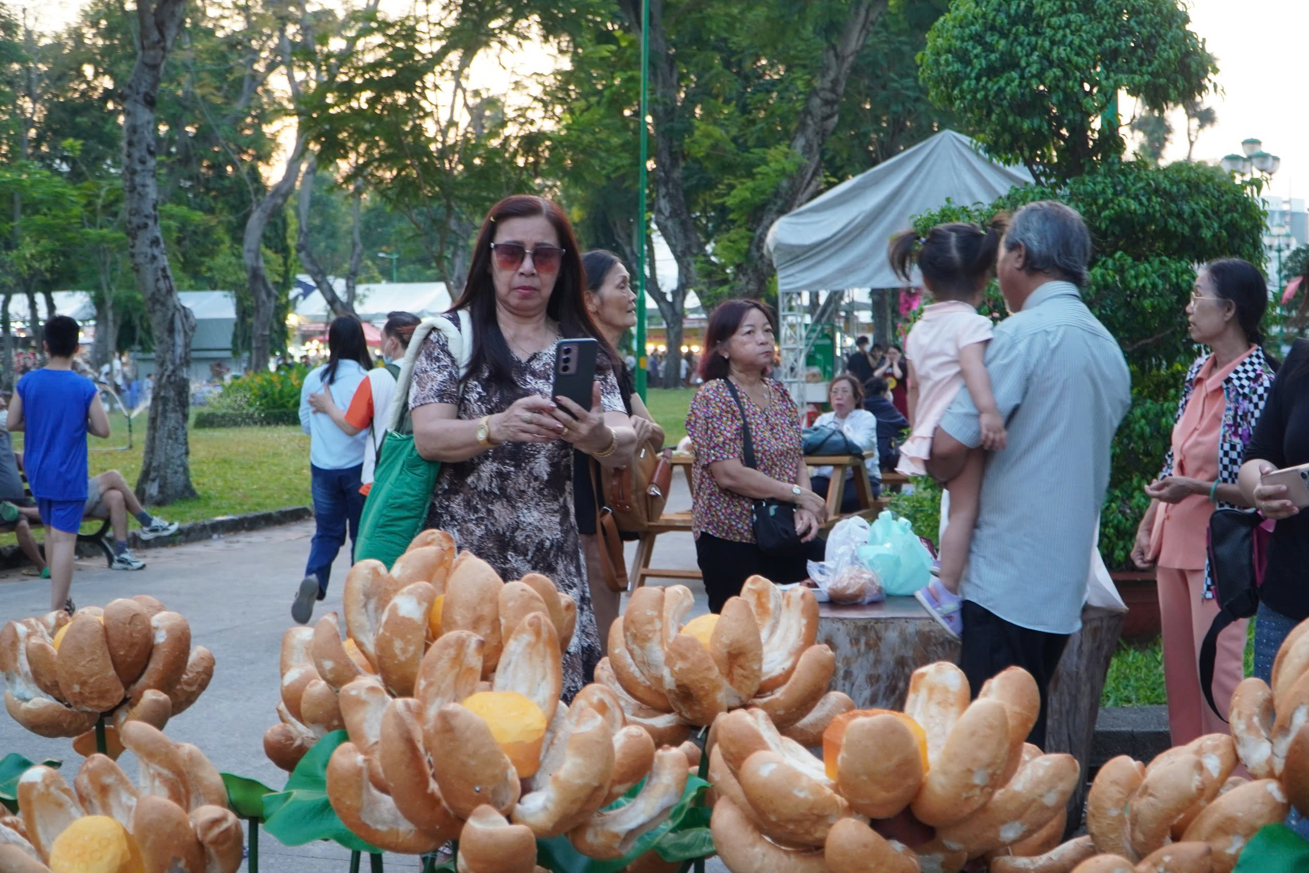 Lễ hội b&aacute;nh m&igrave; TPHCM 2026 thu h&uacute;t h&agrave;ng ng&agrave;n người d&acirc;n thưởng thức ẩm thực đặc sắ - Ảnh 6.