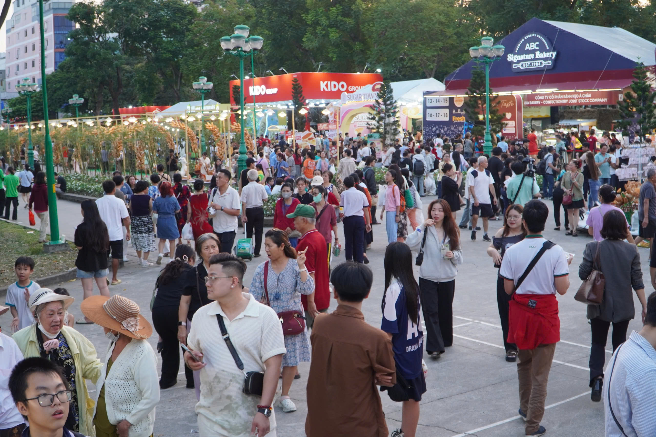 Lễ hội b&aacute;nh m&igrave; TPHCM 2026 thu h&uacute;t h&agrave;ng ng&agrave;n người d&acirc;n thưởng thức ẩm thực đặc sắ - Ảnh 5.
