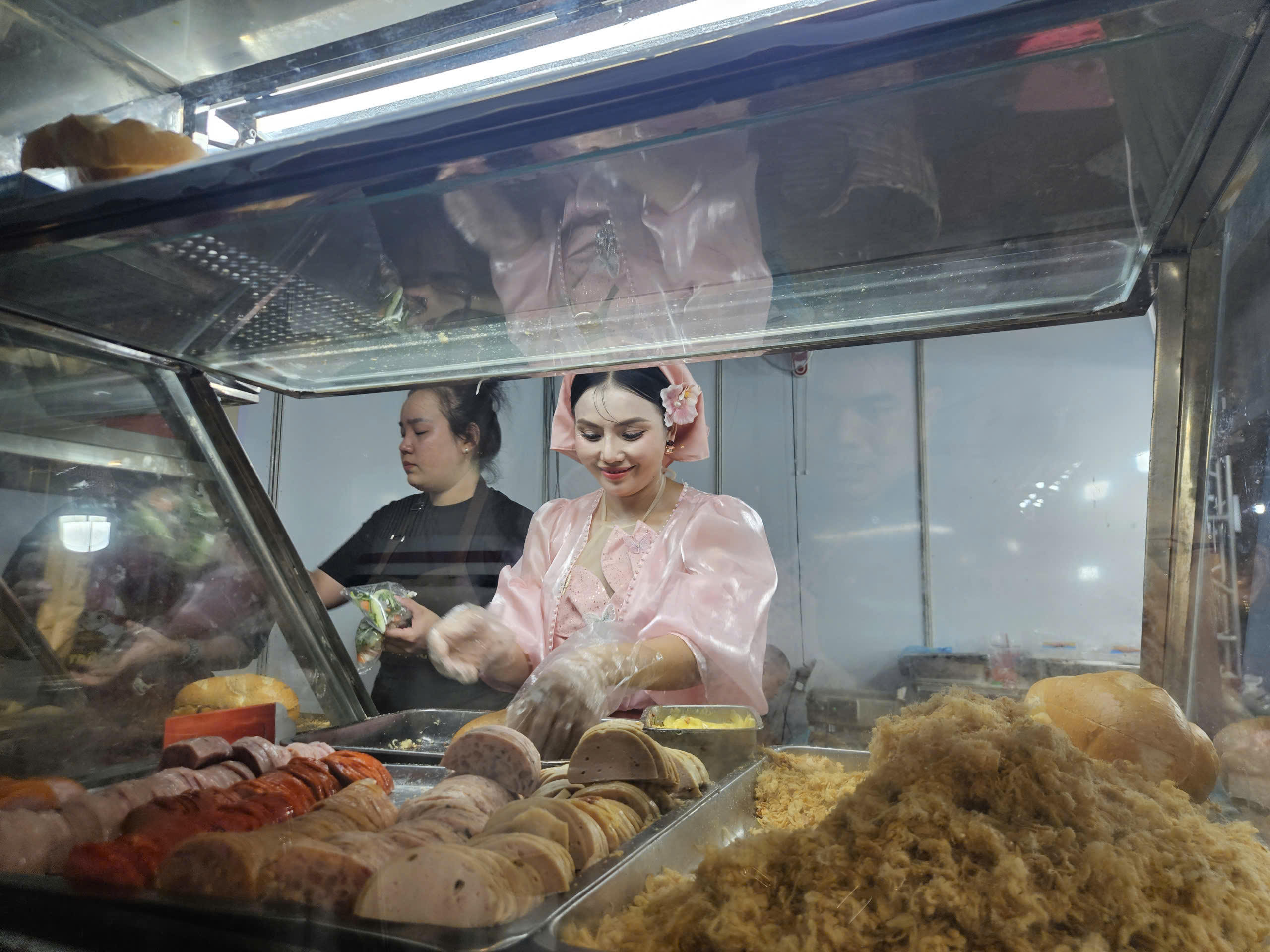 Lễ hội b&aacute;nh m&igrave; TPHCM 2026 thu h&uacute;t h&agrave;ng ng&agrave;n người d&acirc;n thưởng thức ẩm thực đặc sắ - Ảnh 15.